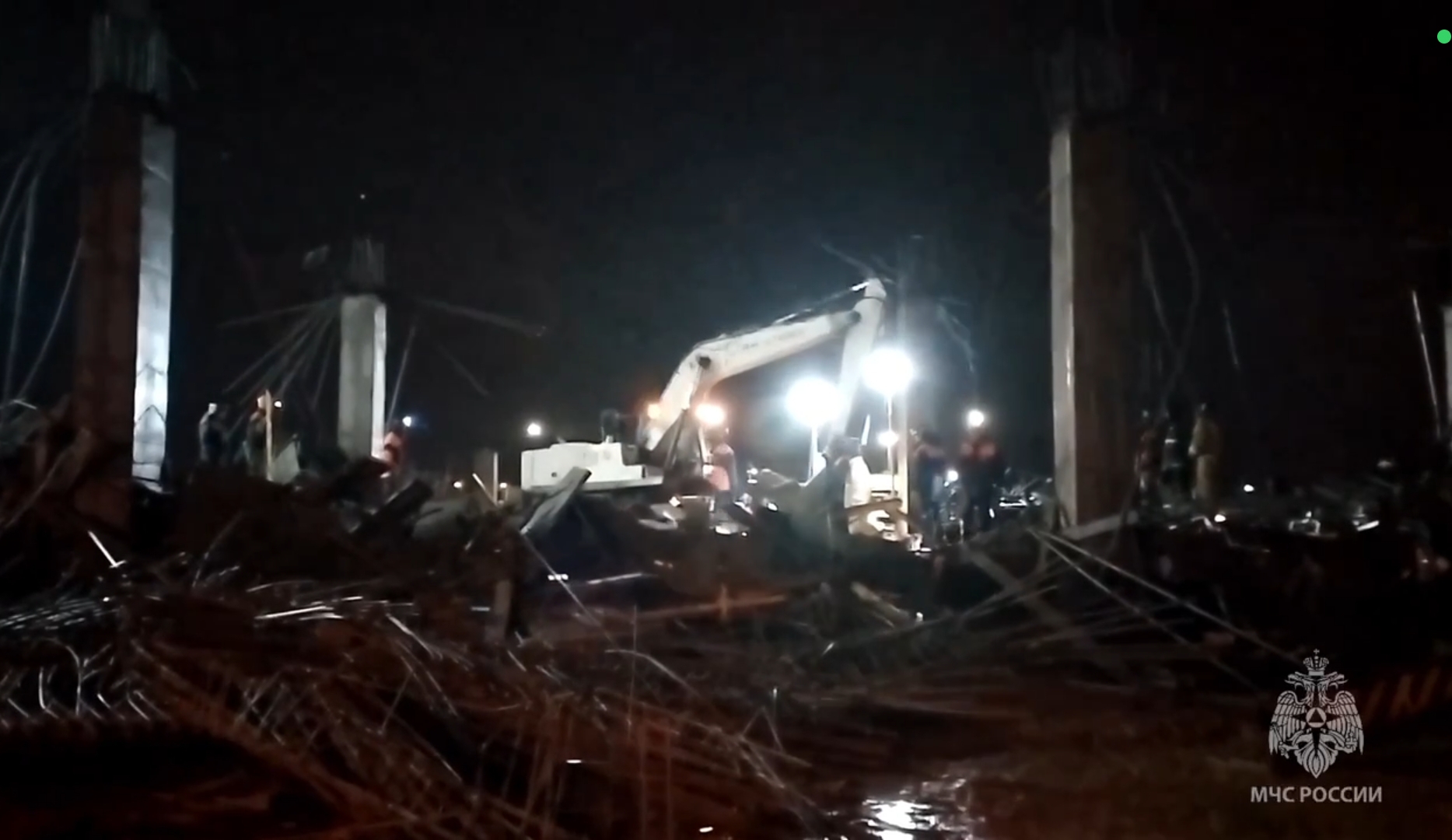 Из-под завалов в Южно-Сахалинске достали тела 3 рабочих
