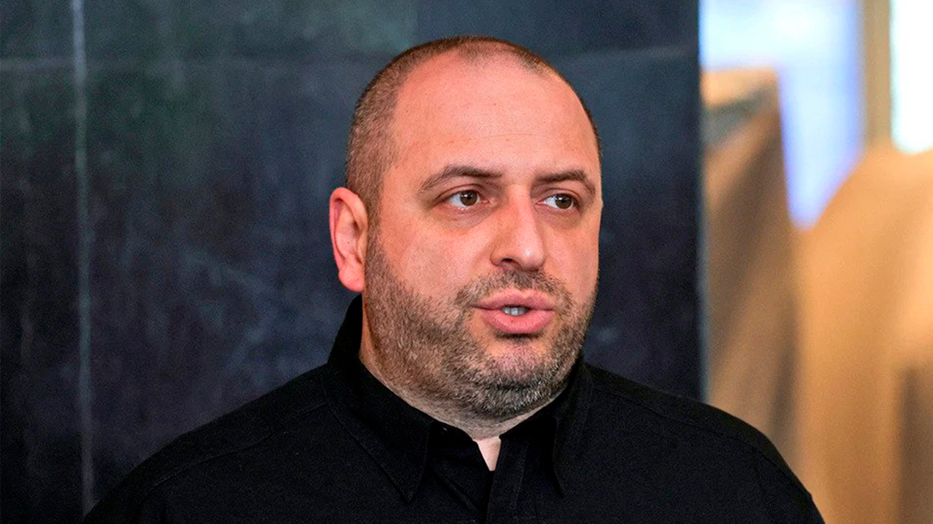 Экс-министр обороны Украины Умеров не хочет возвращаться в страну — он скрылся в Турции