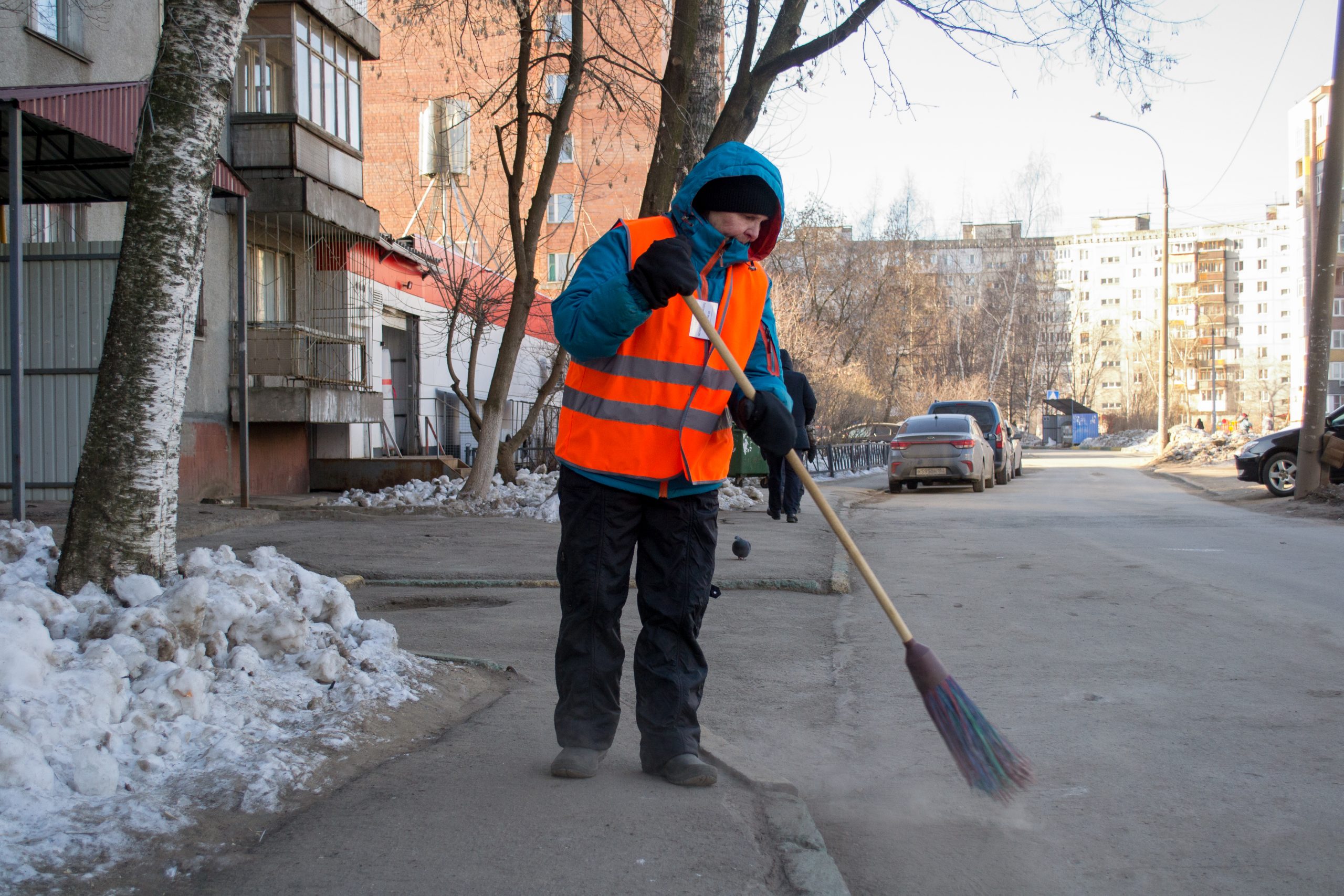 Родителям запретили пугать детей работой дворника
