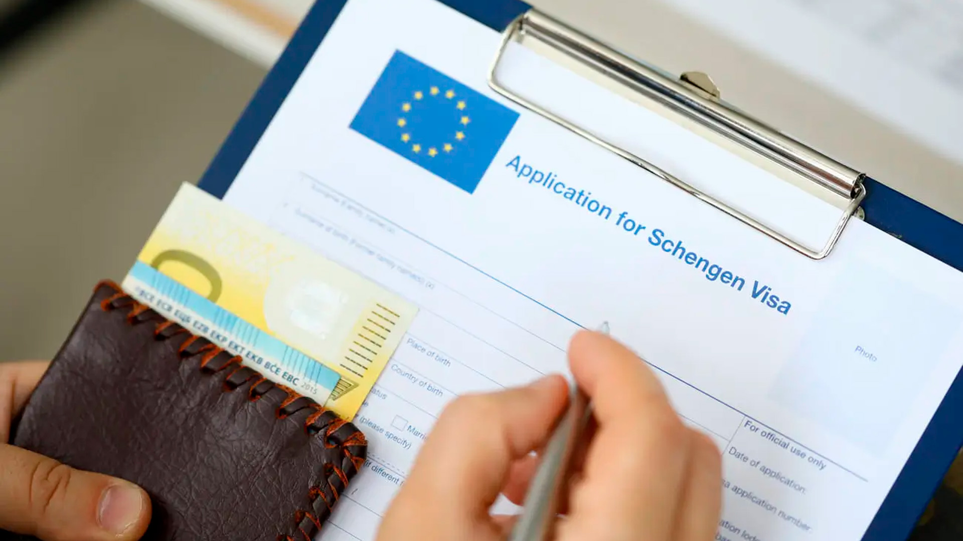 ЕК официально запретила выдавать россиянам многоразовые шенгенские визы