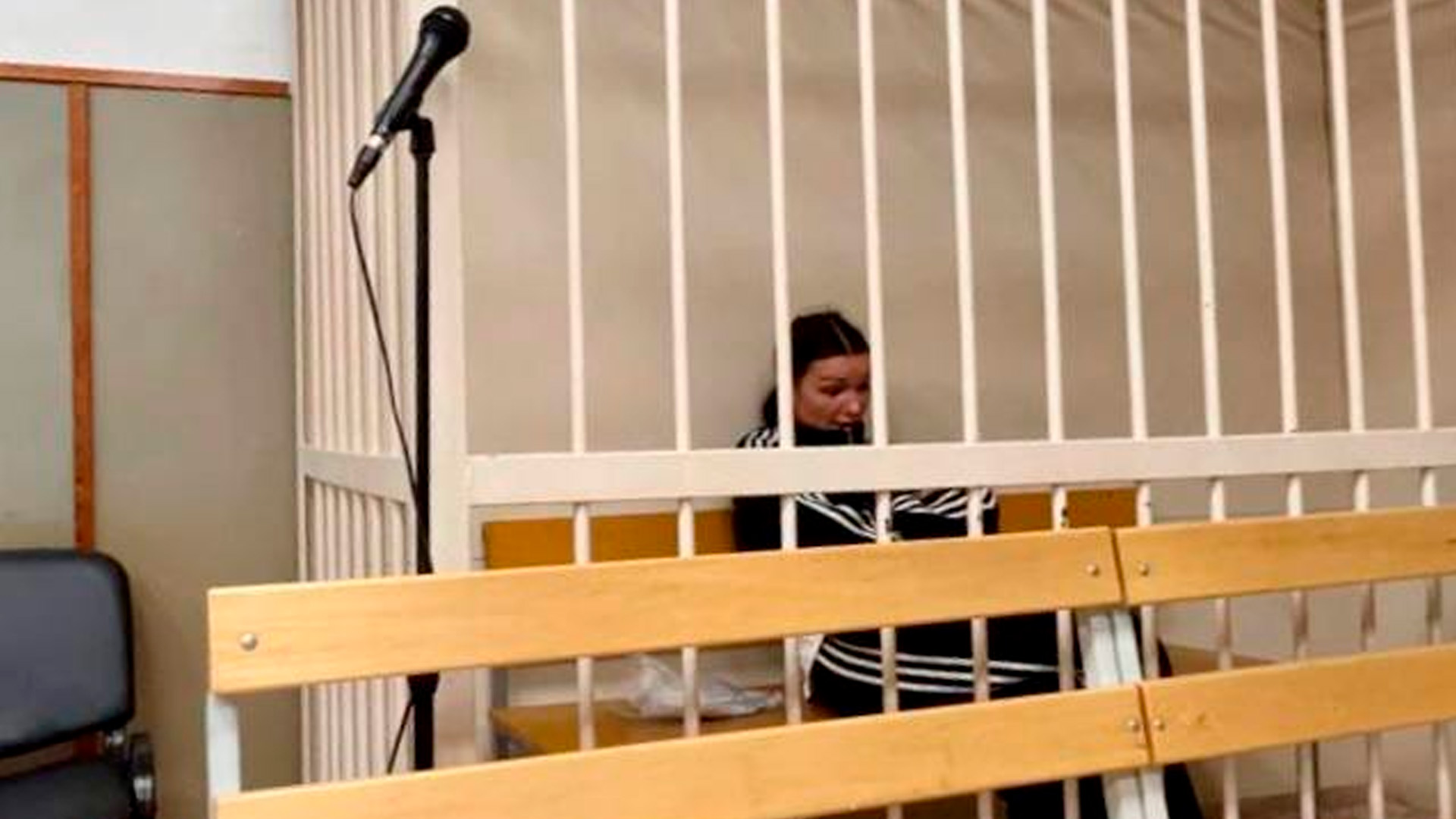 Оскорбившую полицейского блогера из Иркутска осудили на 2 года 7 месяцев