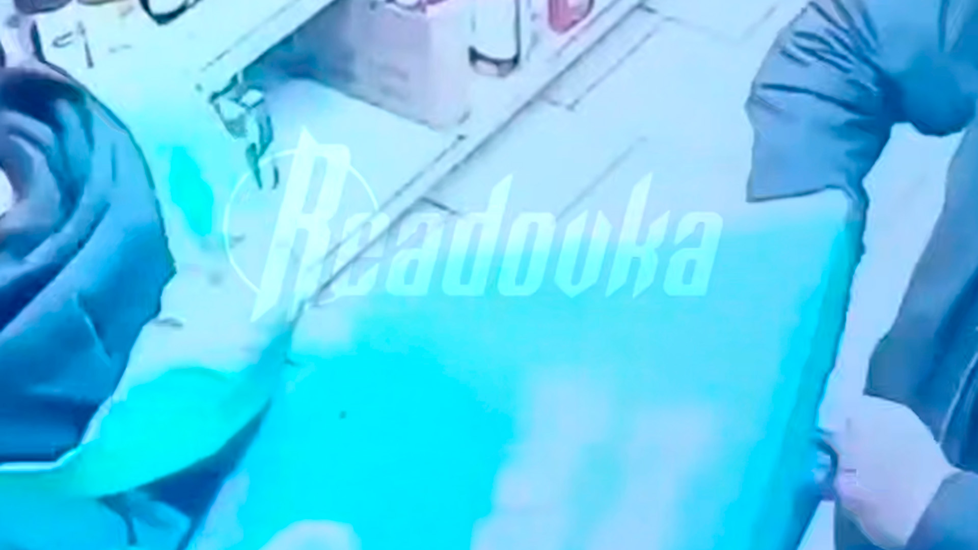 Жители Казани пытались стащить из магазина целую корзину алкоголя в курьерской сумке