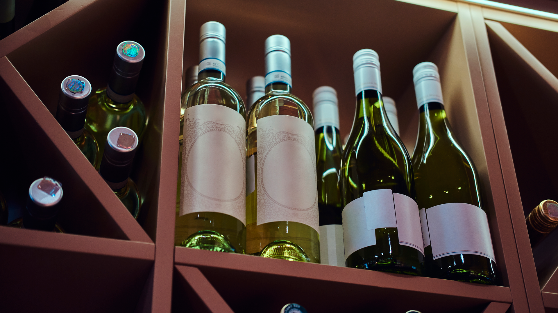 Названо лучшее время для приобретения игристых вин к новогоднему столу