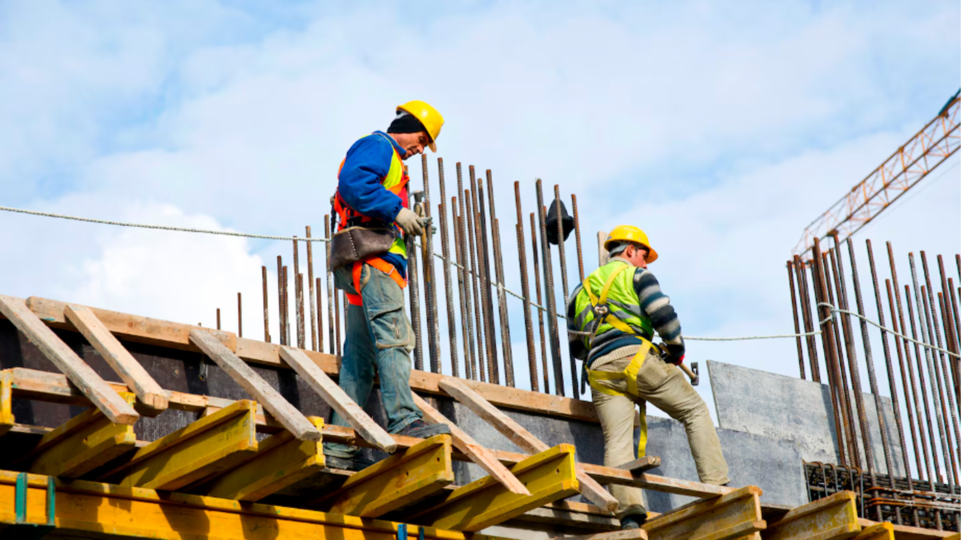 Эксперт обозначил вероятность увеличения нехватки строителей по окончанию СВО