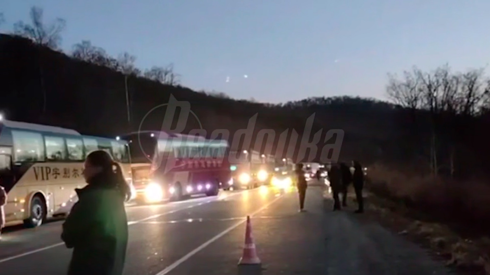 Сотни водителей застряли в пробке из-за обрыва высоковольтного провода в тоннеле Приморья