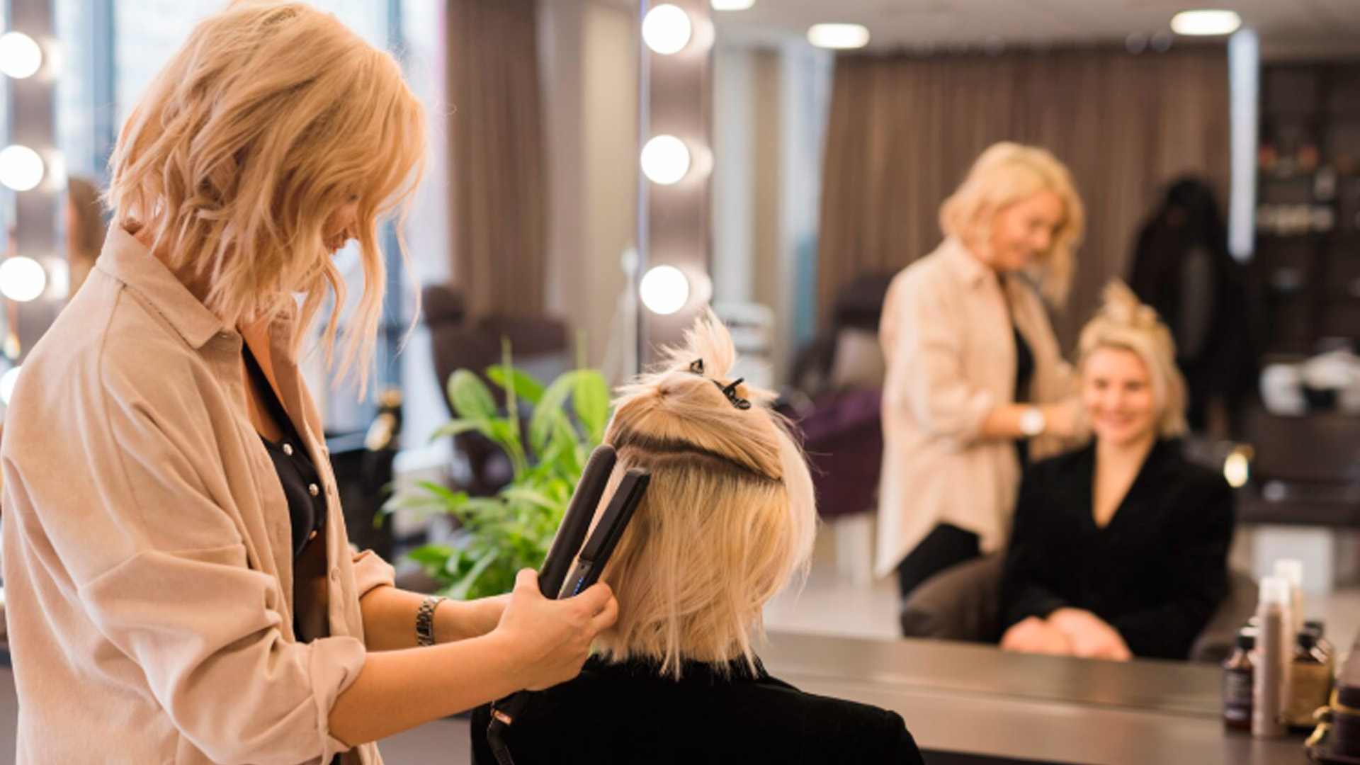 В России призвали компенсировать многодетным матерям расходы на салоны красоты