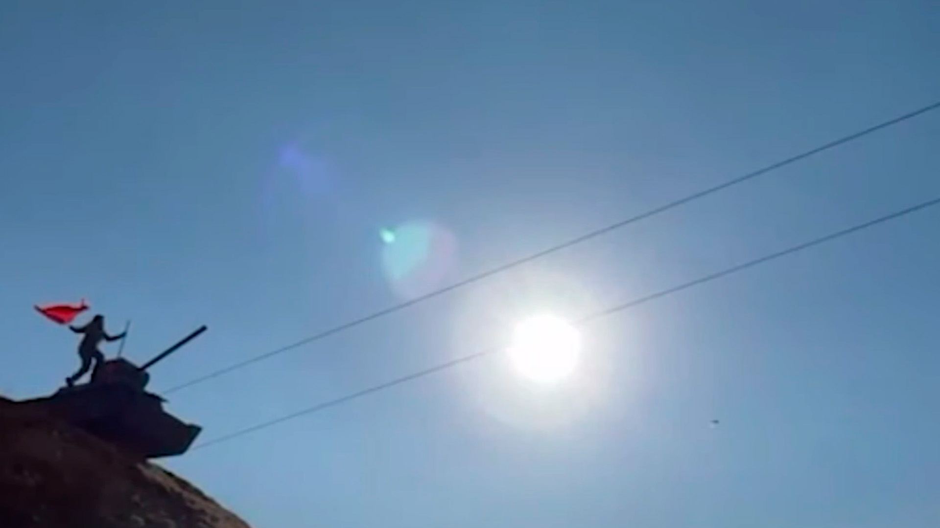 Трюк на танке над горным ущельем совершил дагестанский канатоходец