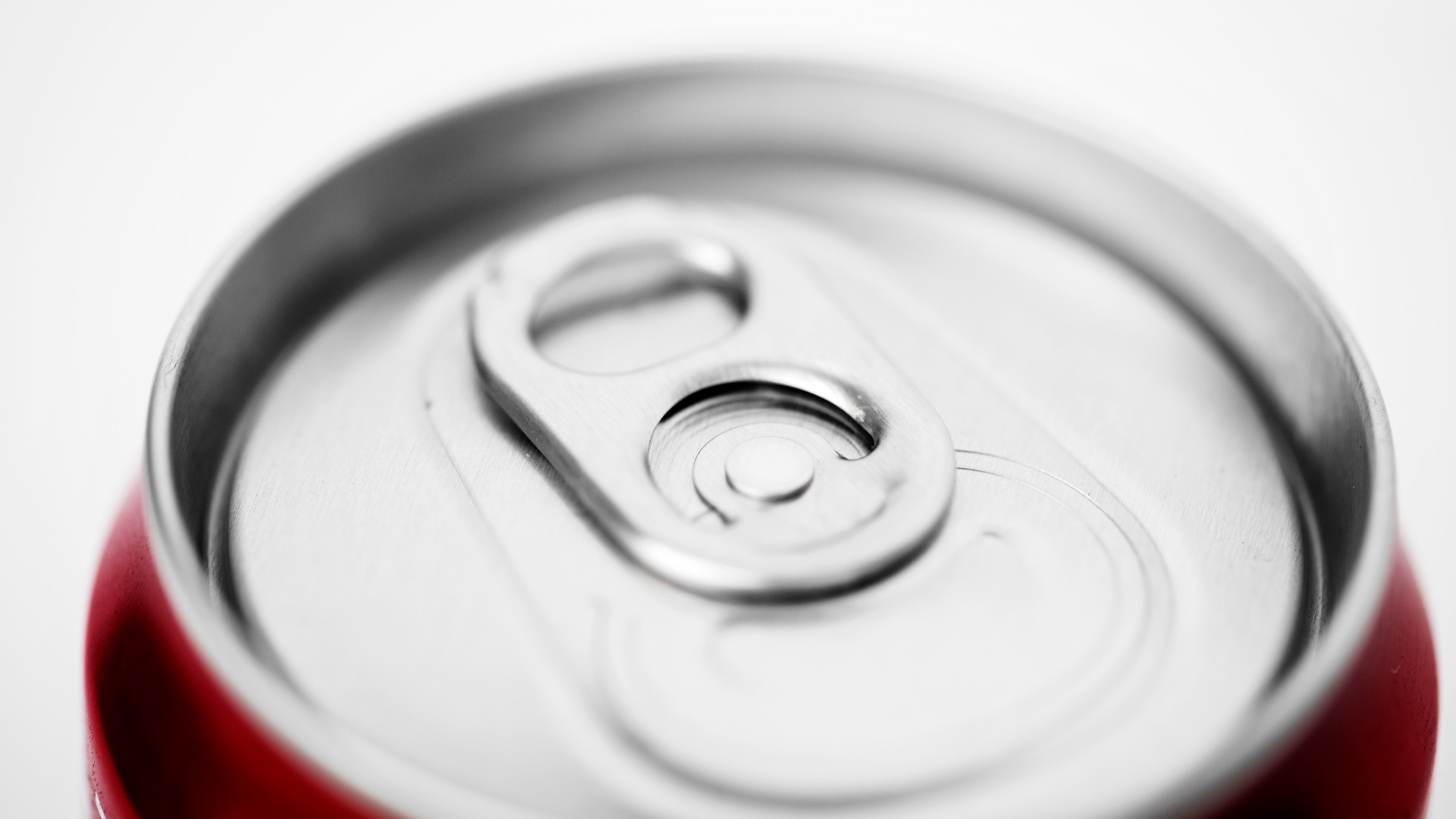 Инфаркты, некроз и инвалидность: врачи предупредили о страшных последствиях употребления энергетиков