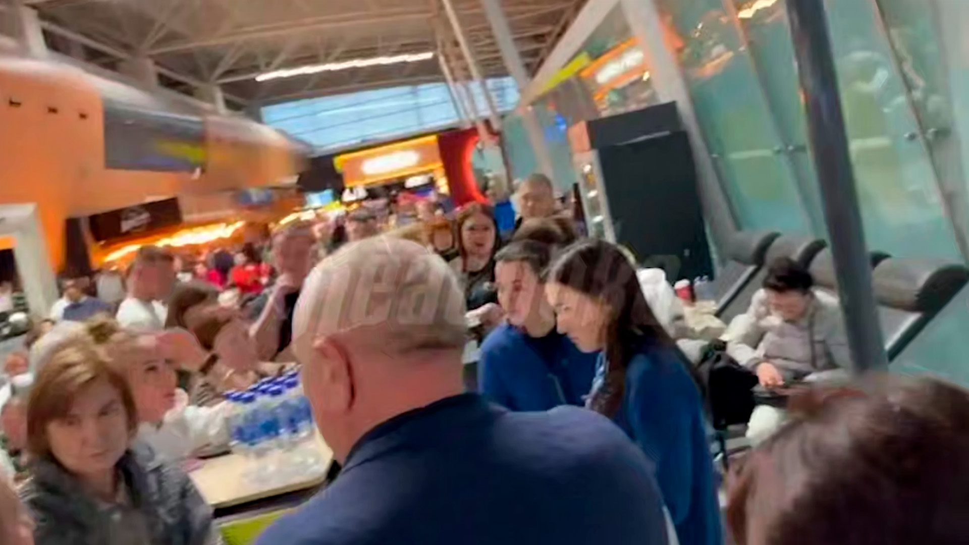 Почти на двое суток застряли люди в аэропорту Казани