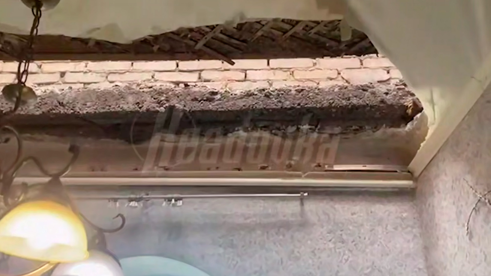 Капремонт оставил жителей подмосковного Жуковского без крыши на зиму