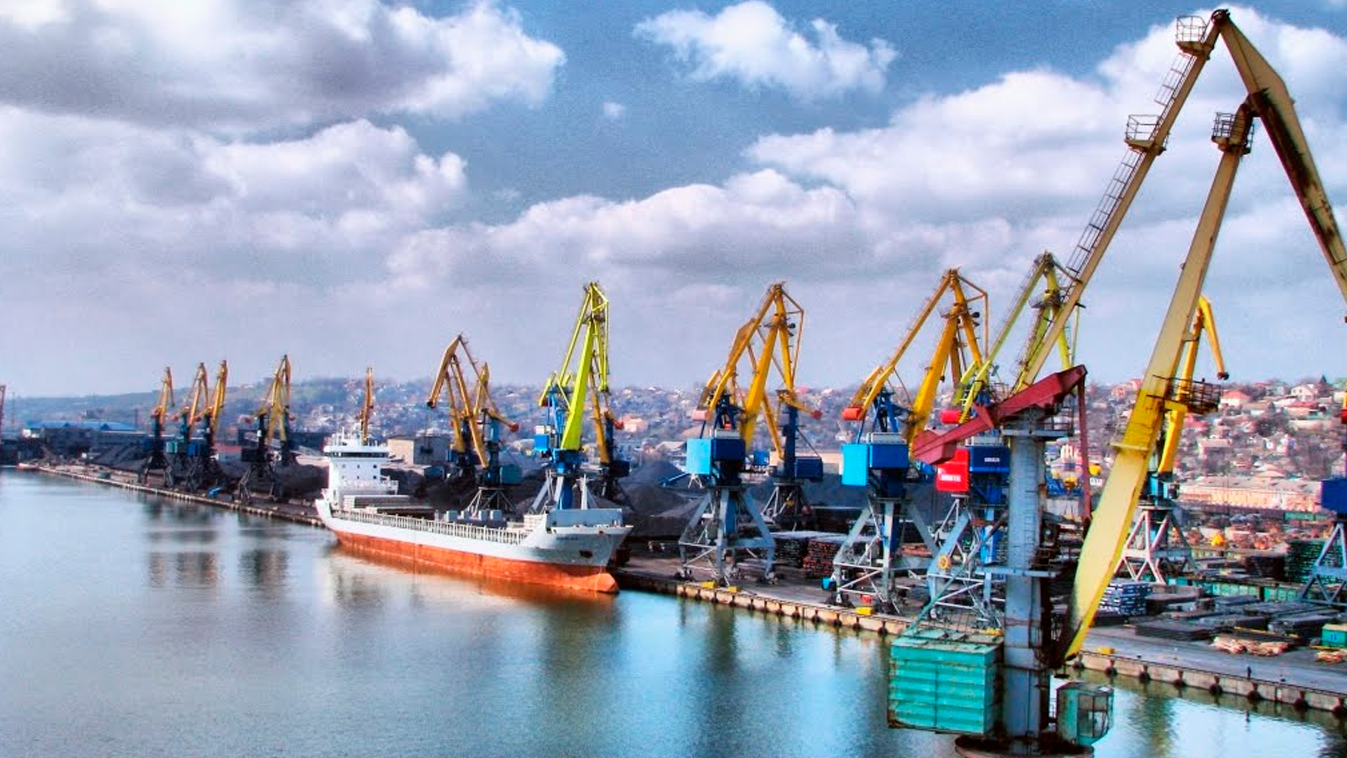 В порту Мариуполя появился пункт пропуска через госграницу РФ