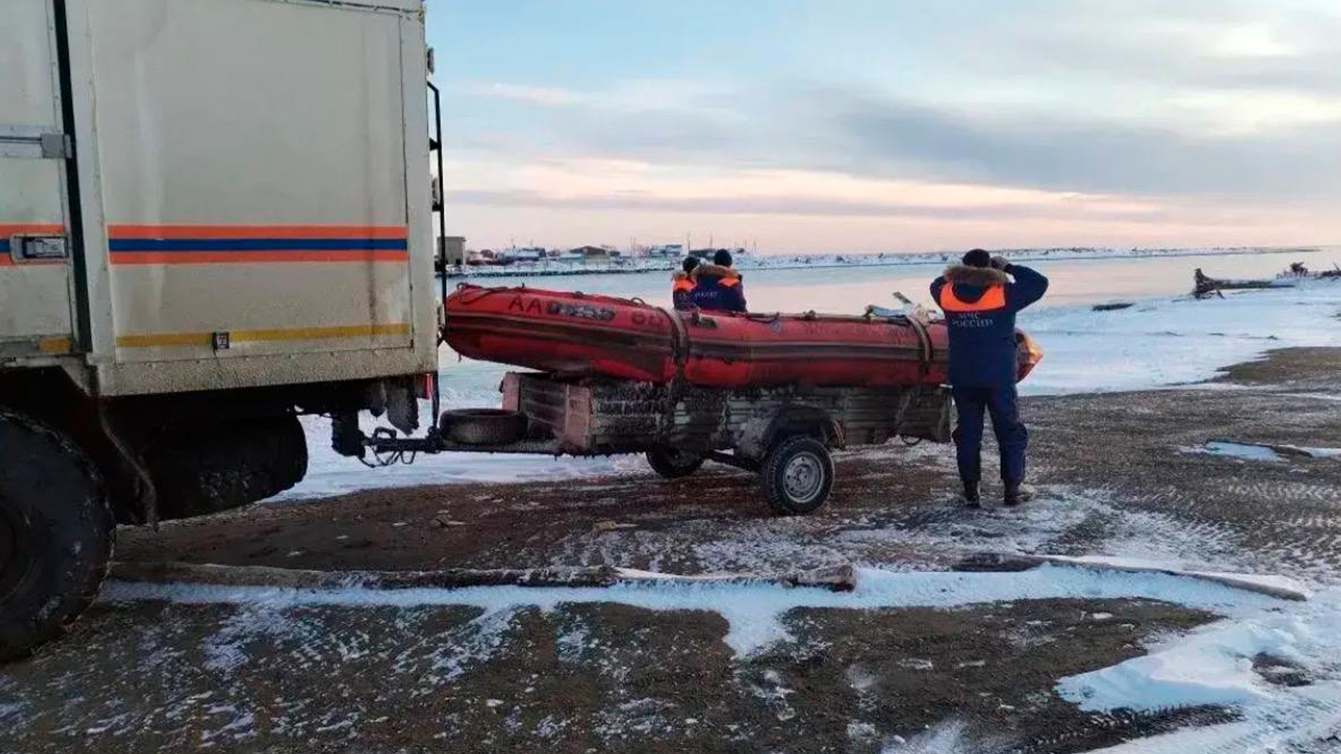 Двое рыбаков пропали на Сахалине