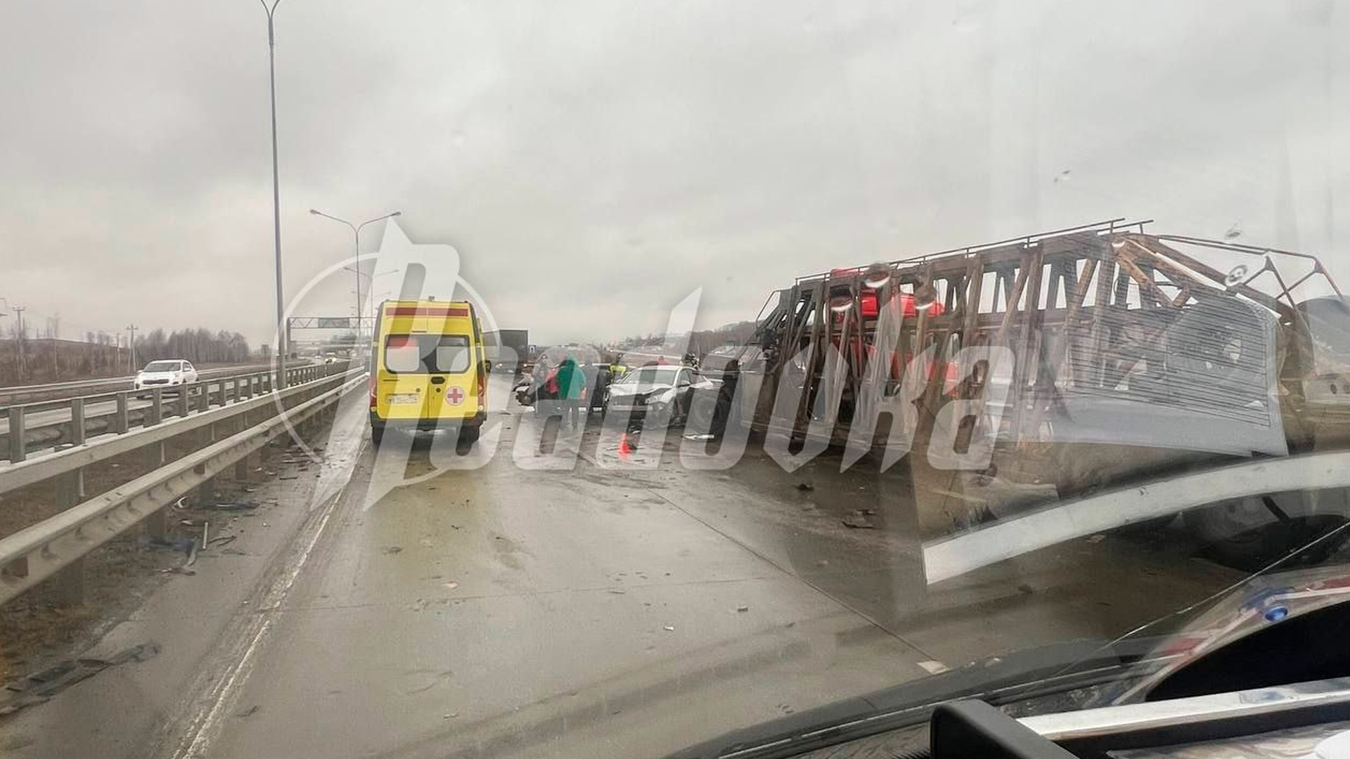 Транспортный коллапс произошел на трассе М-5 из-за ледяного дождя