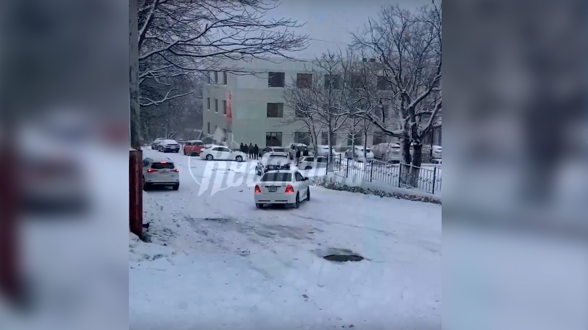 Сильный гололед парализовал Камчатку и спровоцировал множество ДТП