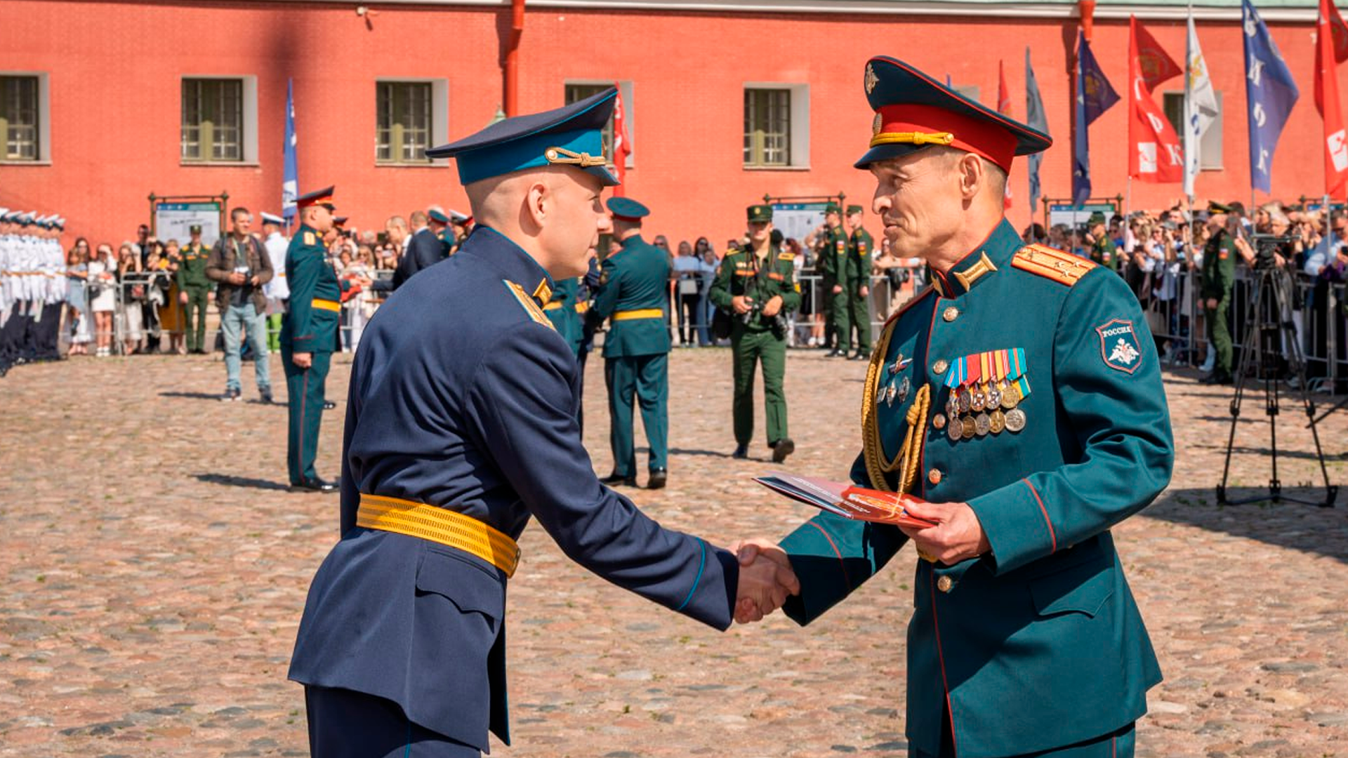 Выпускников военных вузов обязали компенсировать расходы на обучение при попадании в реестр иноагентов