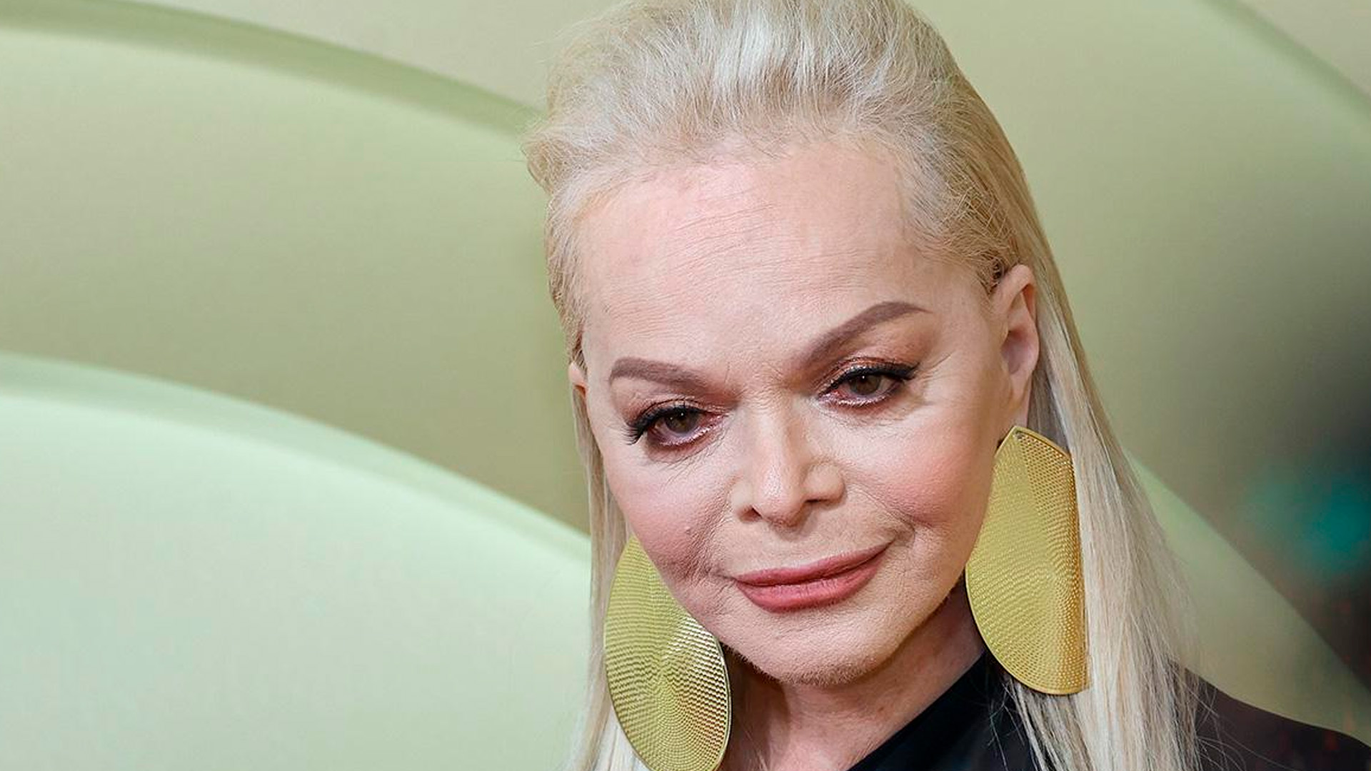 ВС запросил материалы дела о сделке по квартире Долиной