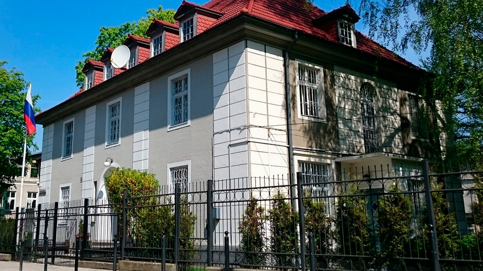 Польские чиновники пытались захватить здание генконсульства России