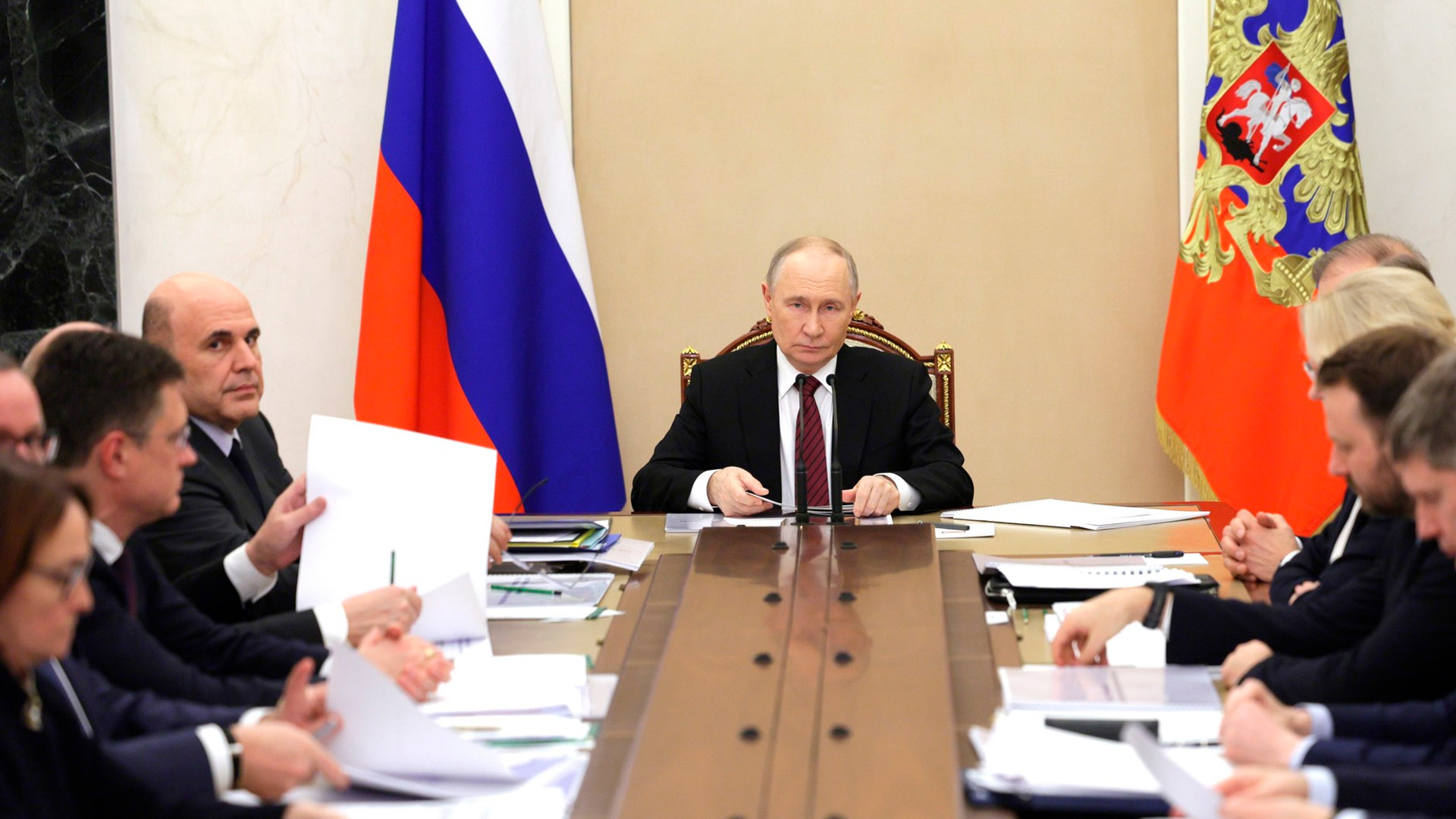 Путин анонсировал введение в 2026 году семейной налоговой выплаты