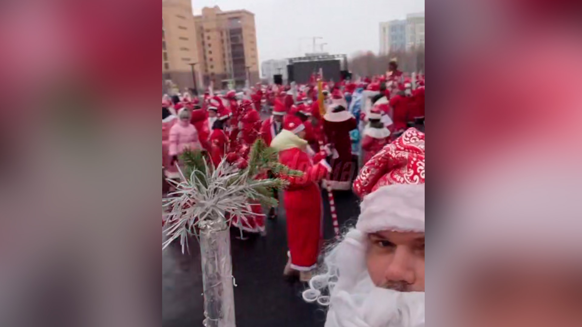Первый парад Дедов Морозов прошел в Тюмени