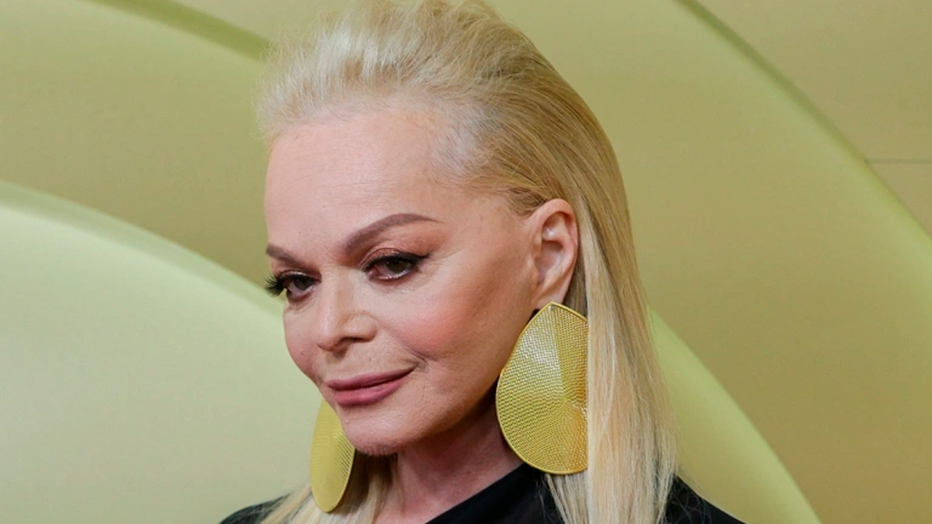 Долина попросилась пожить в проданной квартире еще несколько месяцев