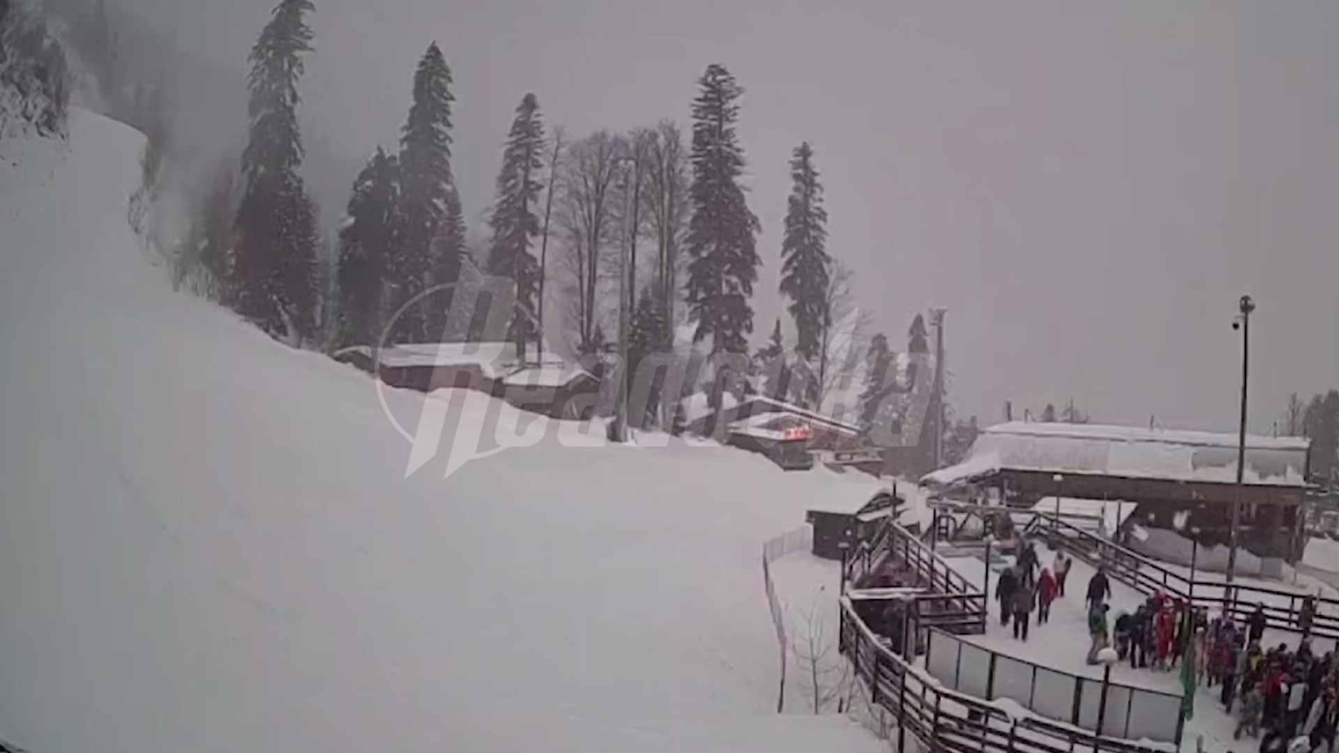 «Красную Поляну» завалило снегом