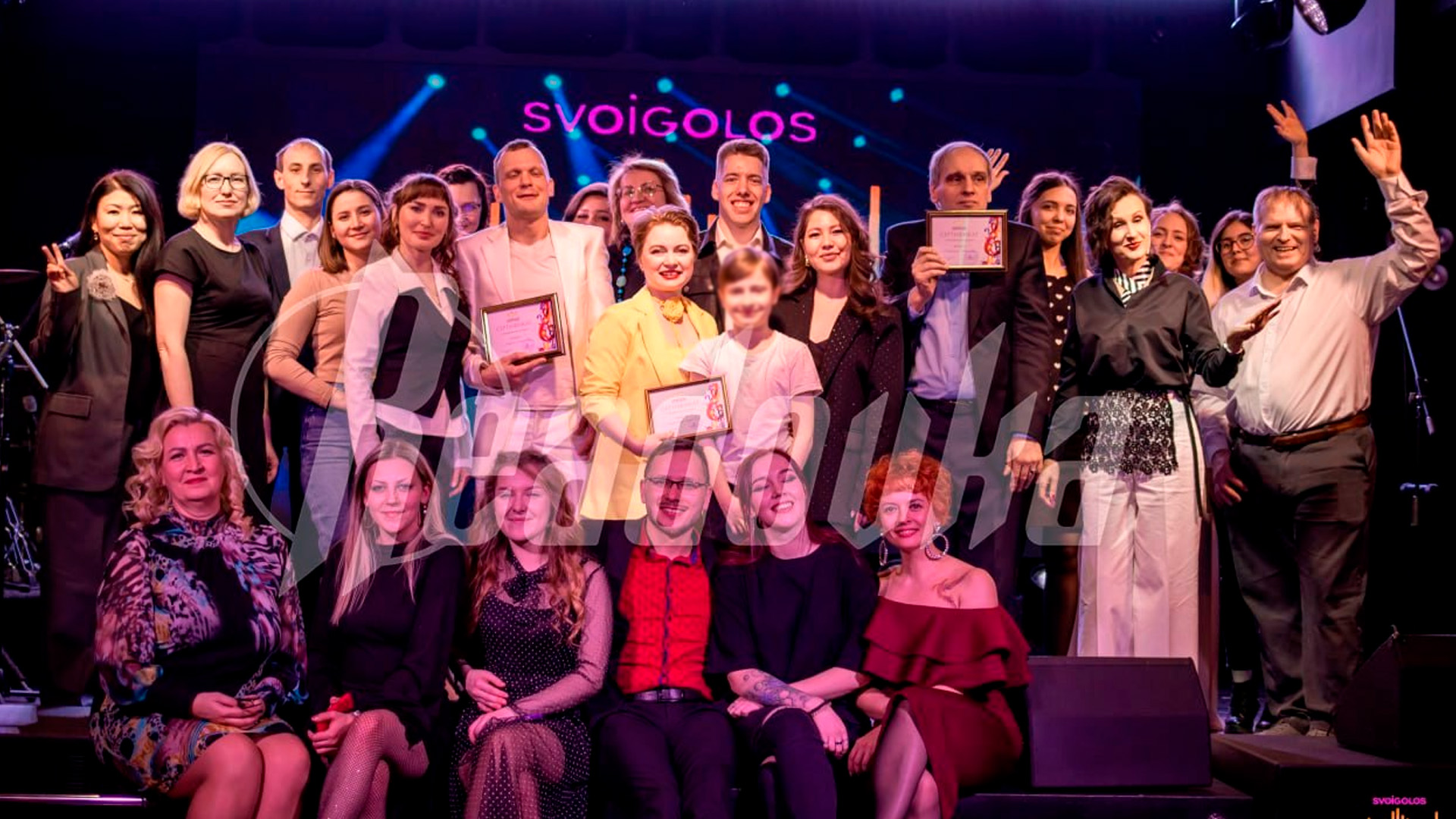 Иркутская школа оставила около 200 учеников без денег и занятий