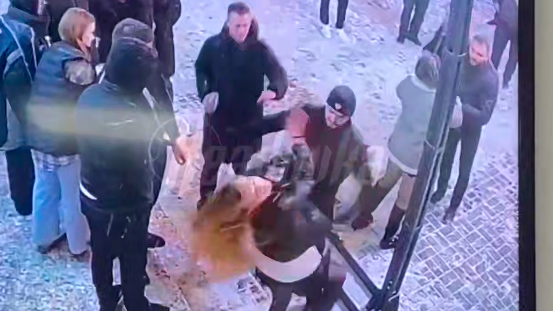 В Нижнем Тагиле мужчины жестоко избили девушек за отказ познакомиться