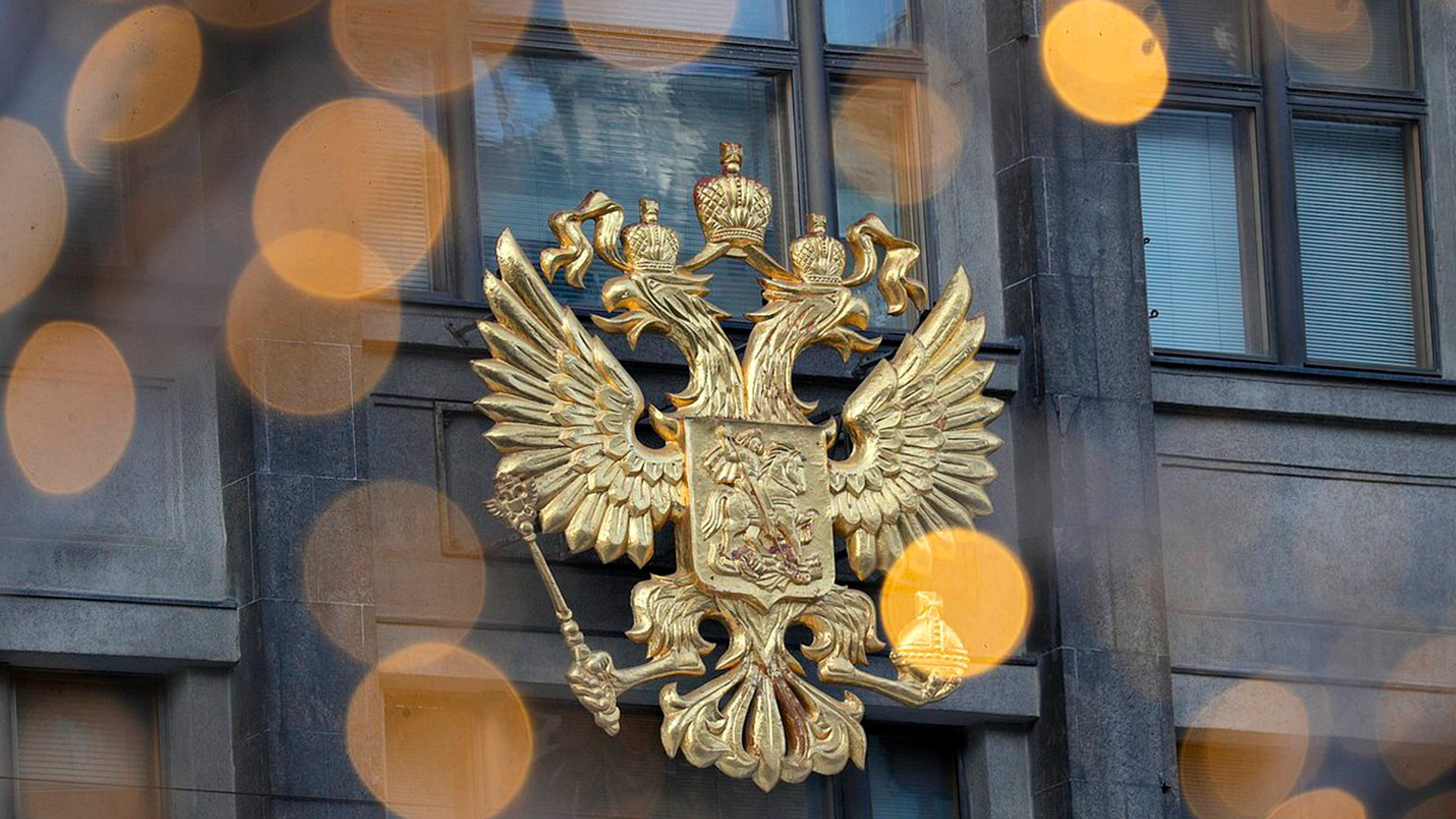 Президент подписал закон о крестах на гербе России