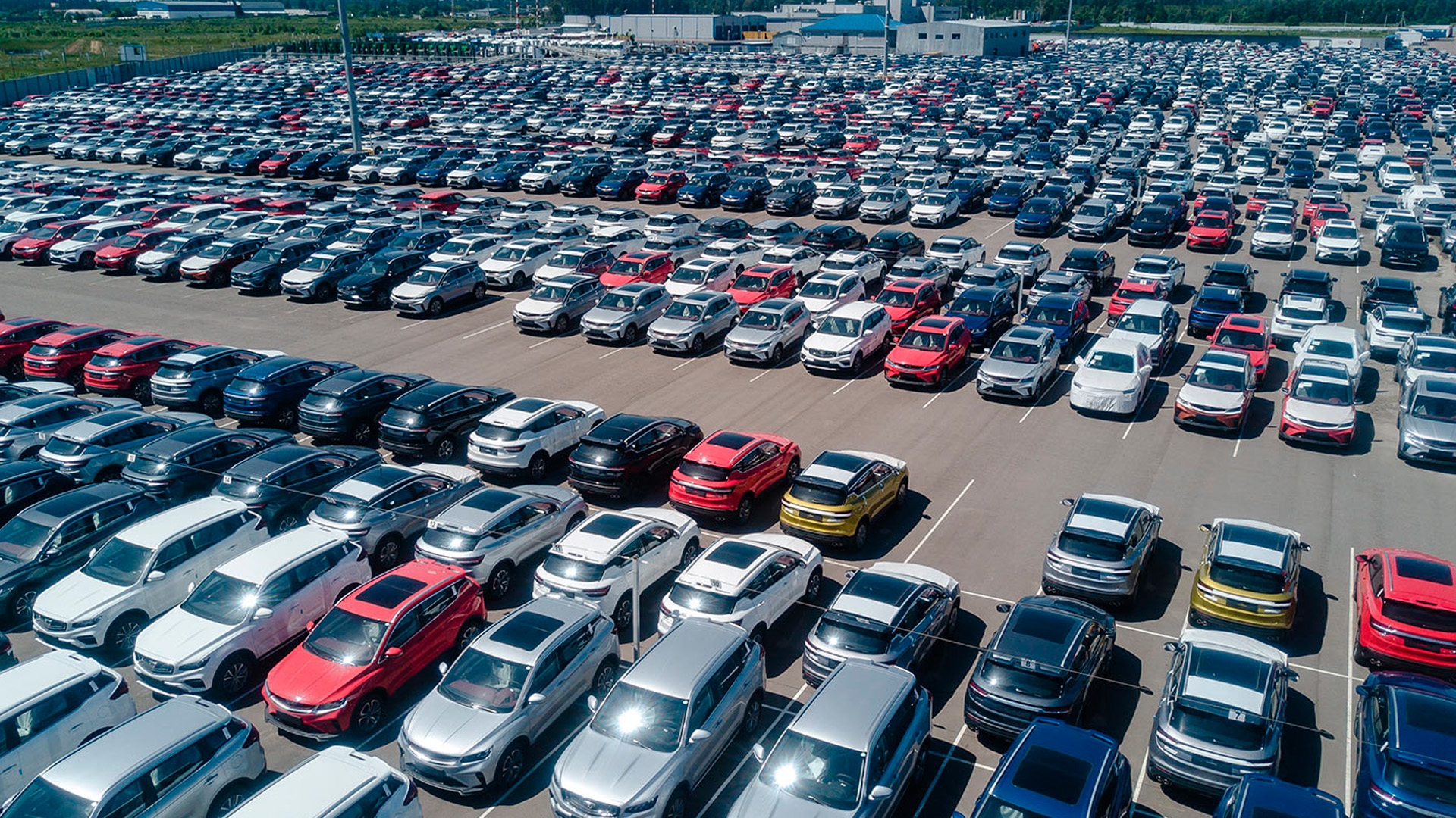 Мантуров спрогнозировал снижение продаж новых авто