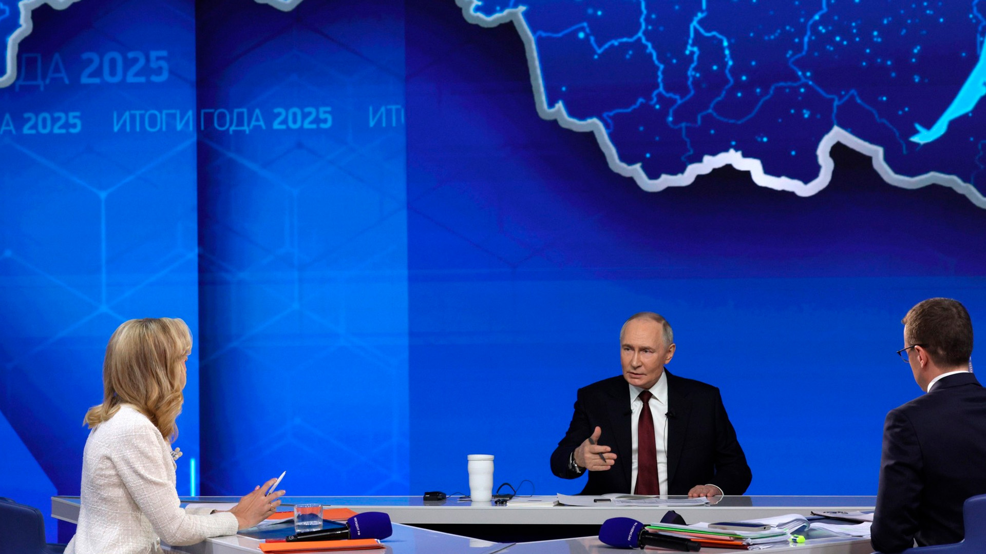 От видеосообщений до любви с первого взгляда: Путин ответил на блиц-вопросы