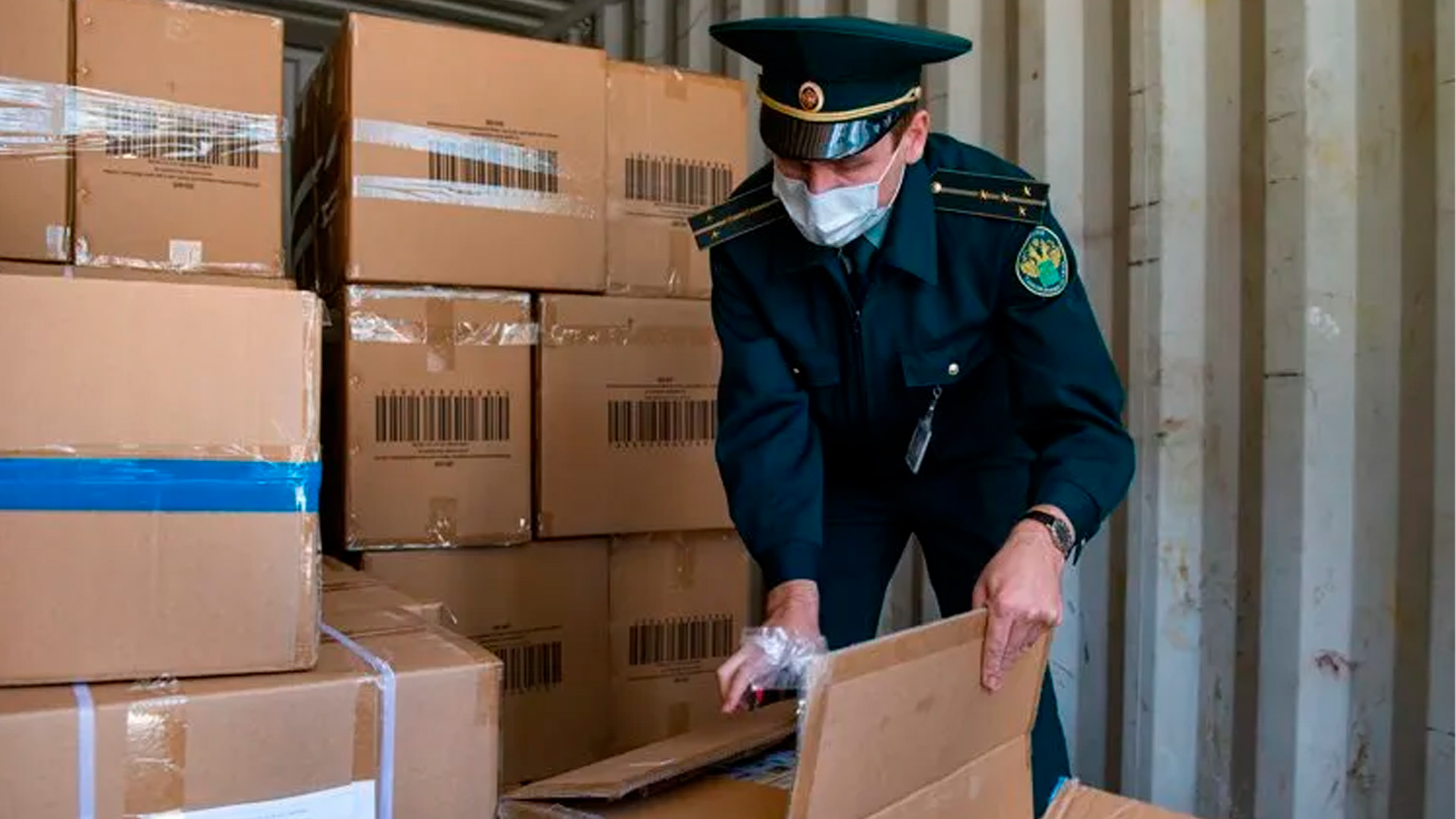 Алкоголь, наркотики и контрабанда: более 1,8 тыс уголовных дел возбудили таможенные органы РФ в 2025
