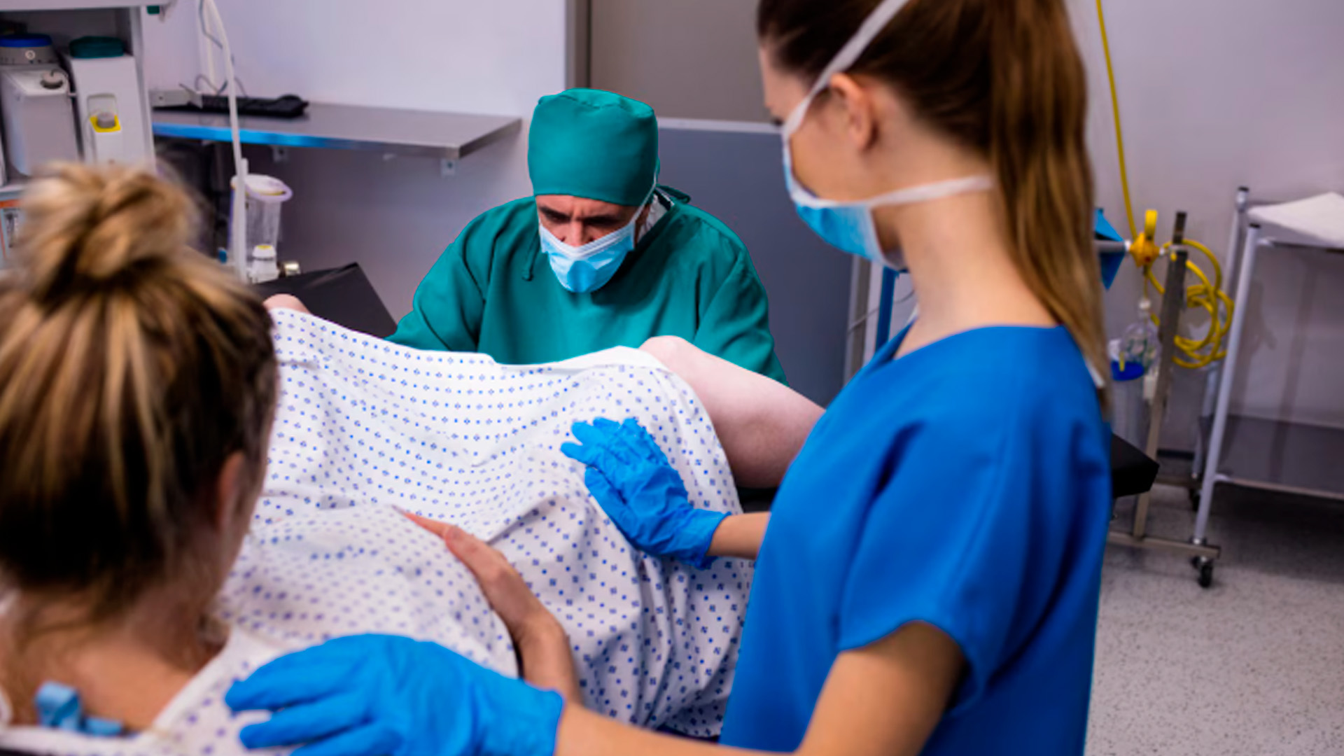 Правозащитник призвал фиксировать роды на видеозапись