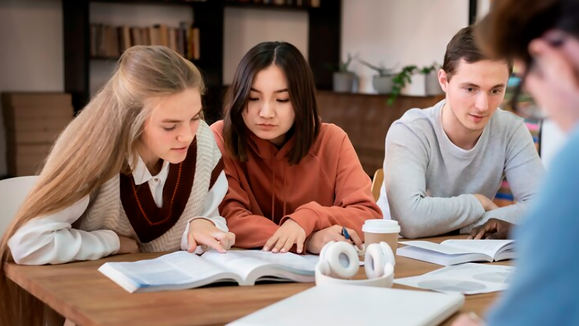 В России намерены ограничить платные места в колледжах