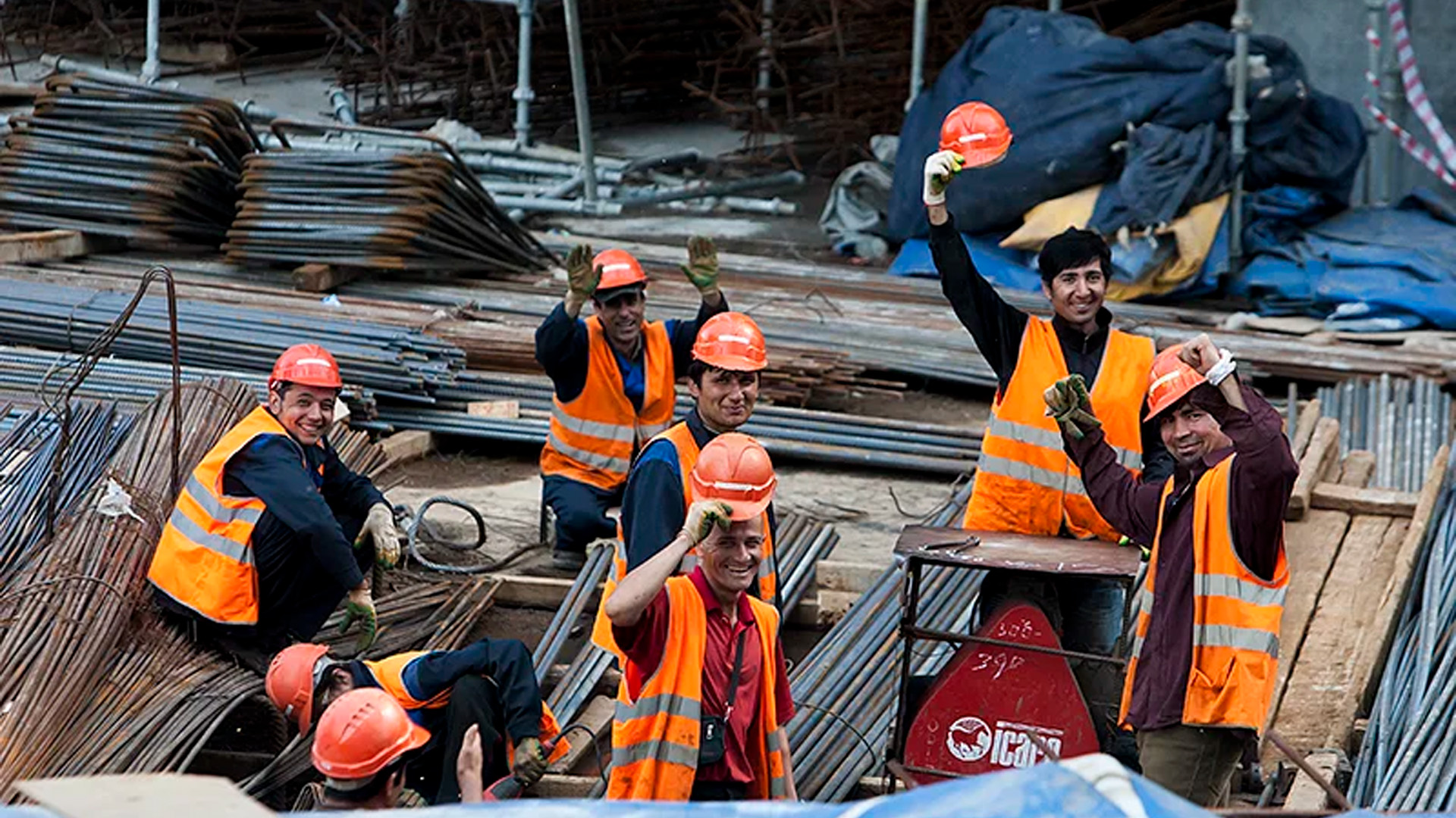 Мигрантам намерены запретить менять работодателя в первые 12 месяцев