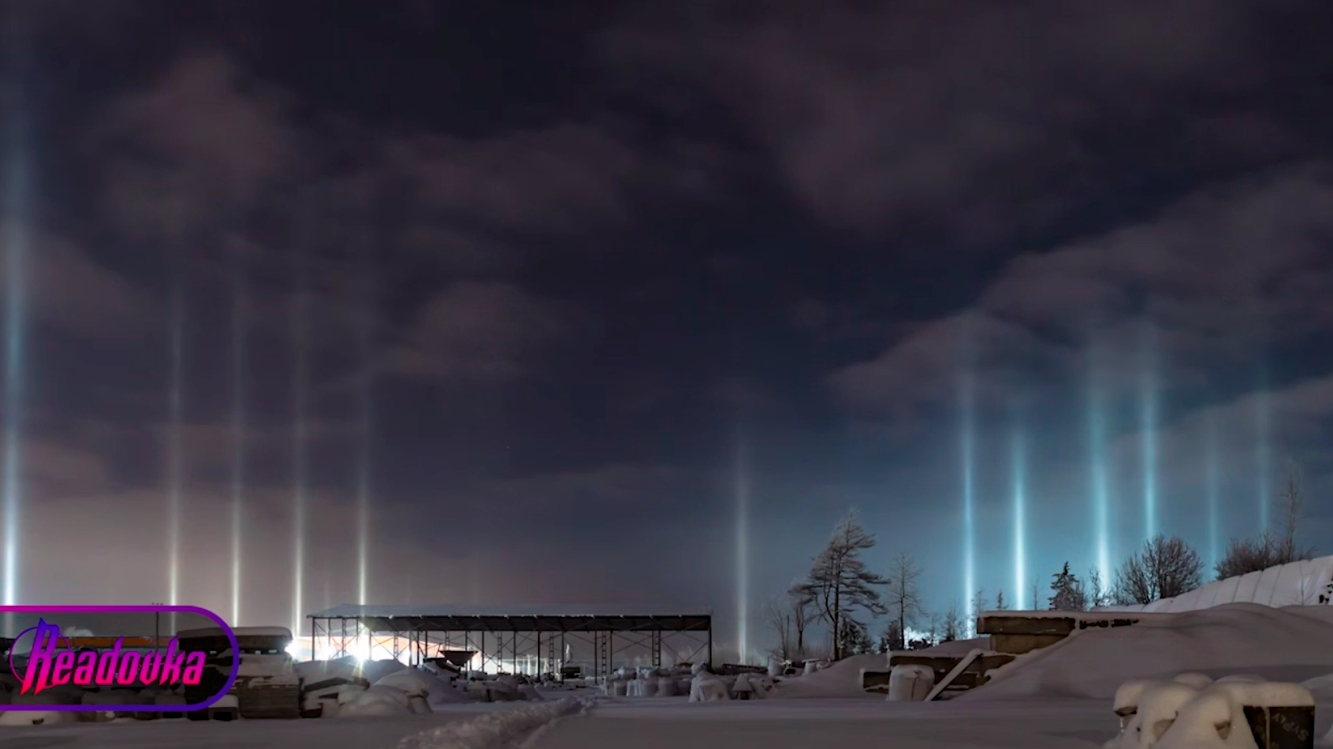 Световые столбы заметили в Ленинградской области