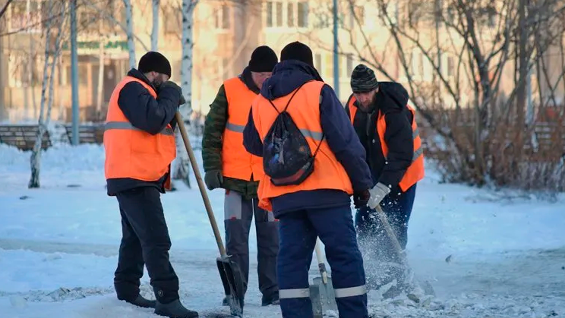 Зарплаты дворников в Москве приблизились к 94 тыс рублей