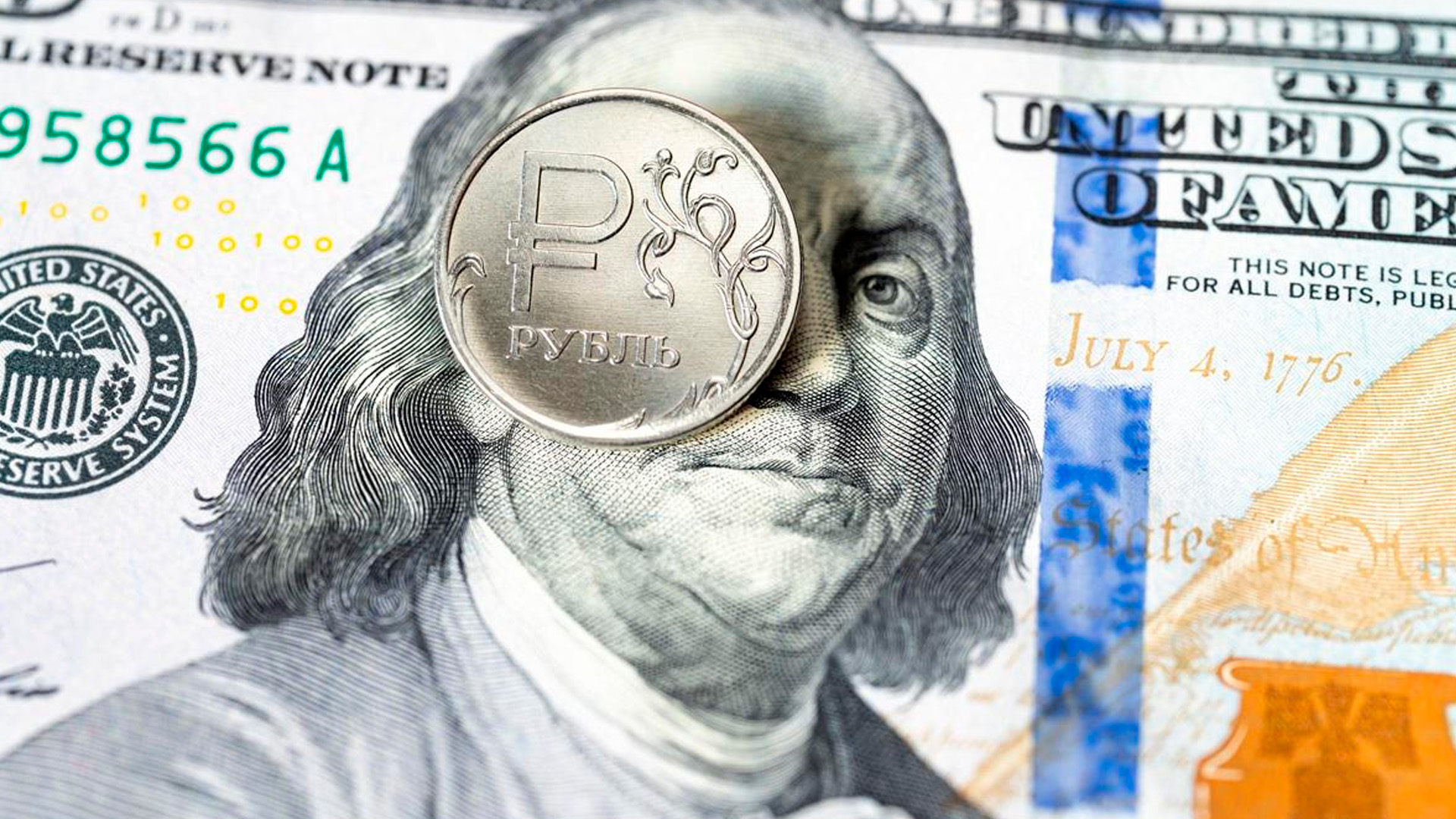 Экономист спрогнозировал ослабление рубля к доллару в 2026 году