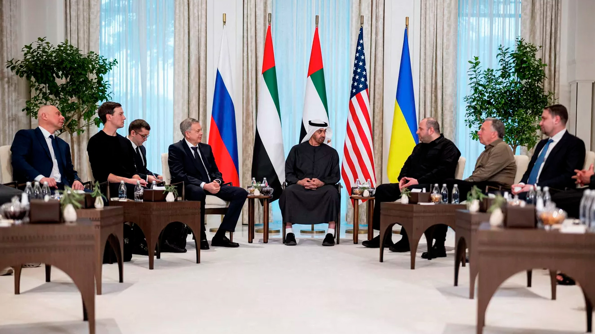 В Абу-Даби стартовал второй раунд переговоров России, США и Украины