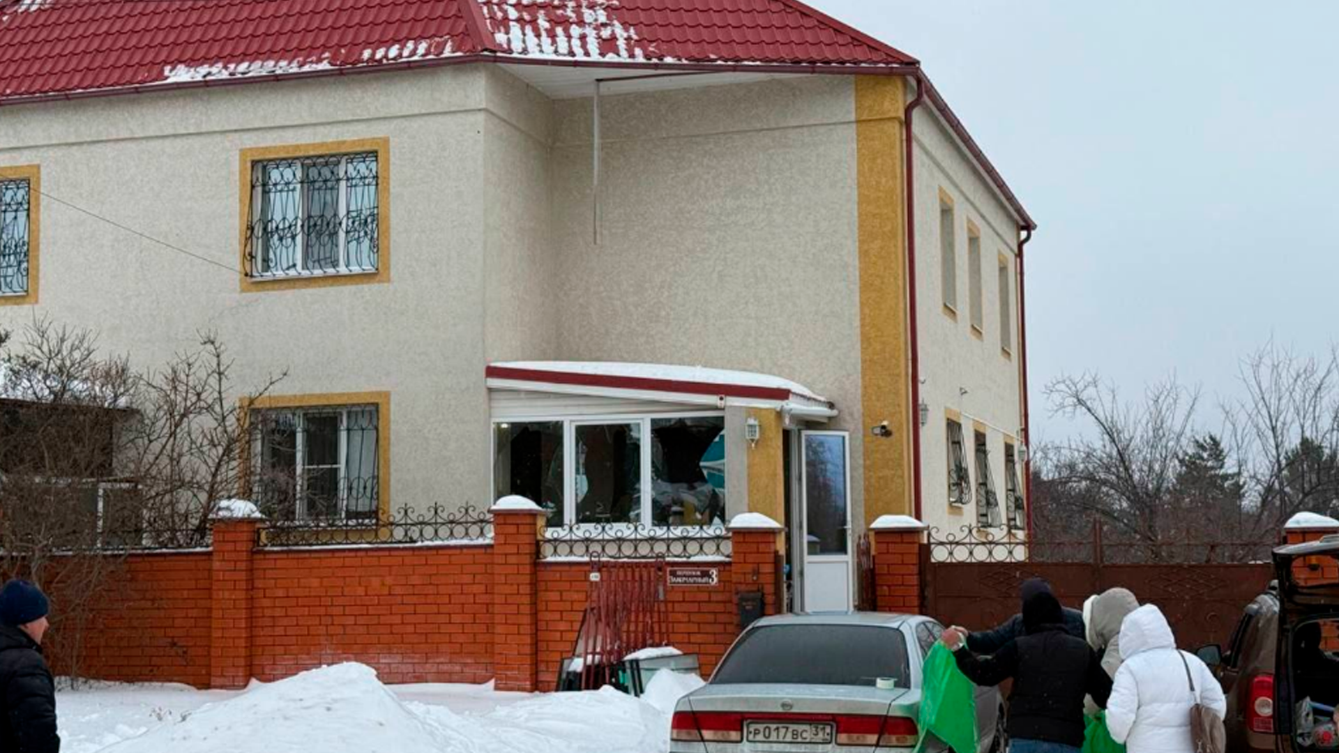 Жители Белгорода пострадали при ракетном обстреле