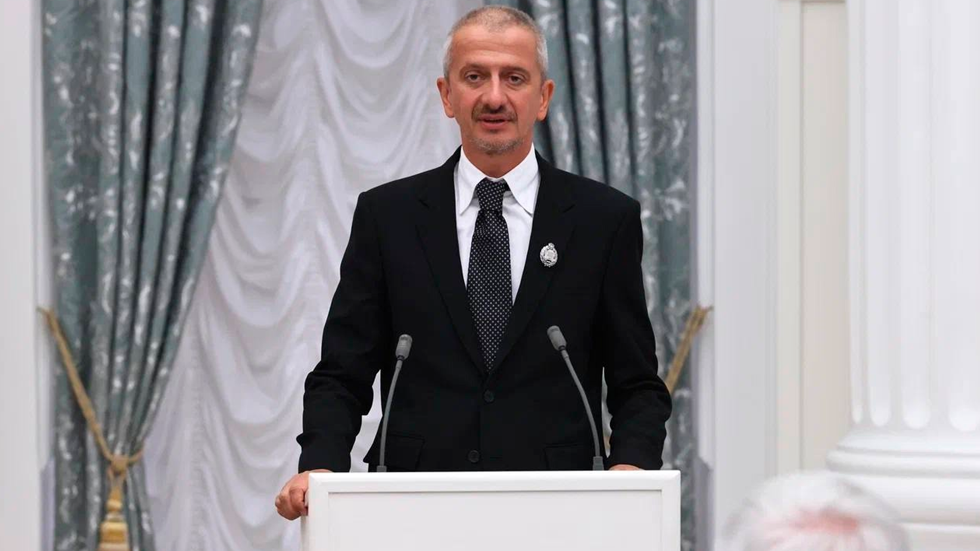 Гришковец объяснил, почему Богомолов решил уйти из Школы-студии МХАТ