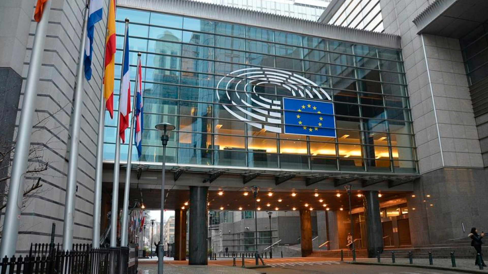 Европарламент одобрил кредит Киеву на 90 млрд евро
