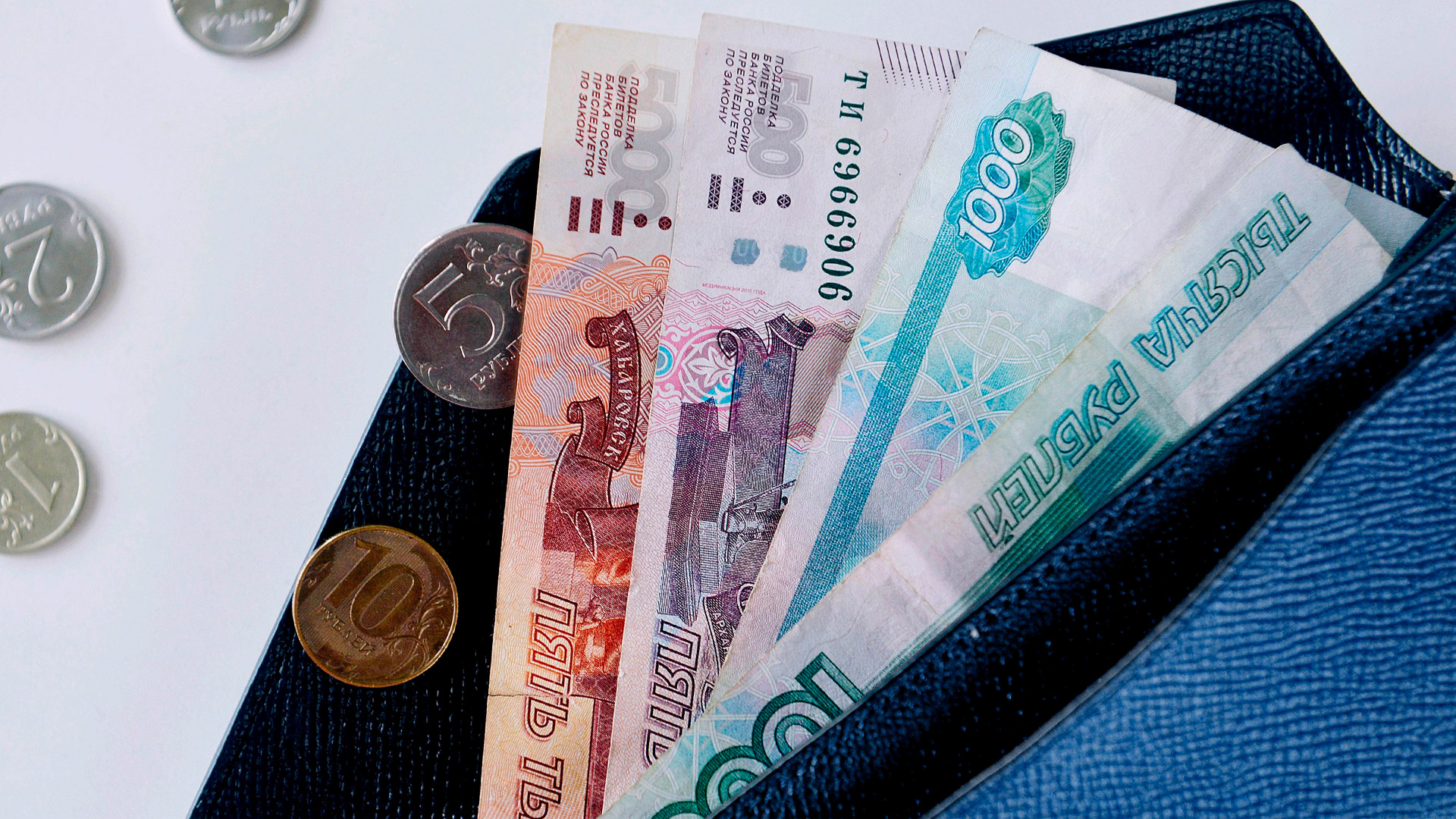 Россияне накопили «под подушкой» рекордные 17 трлн рублей наличными
