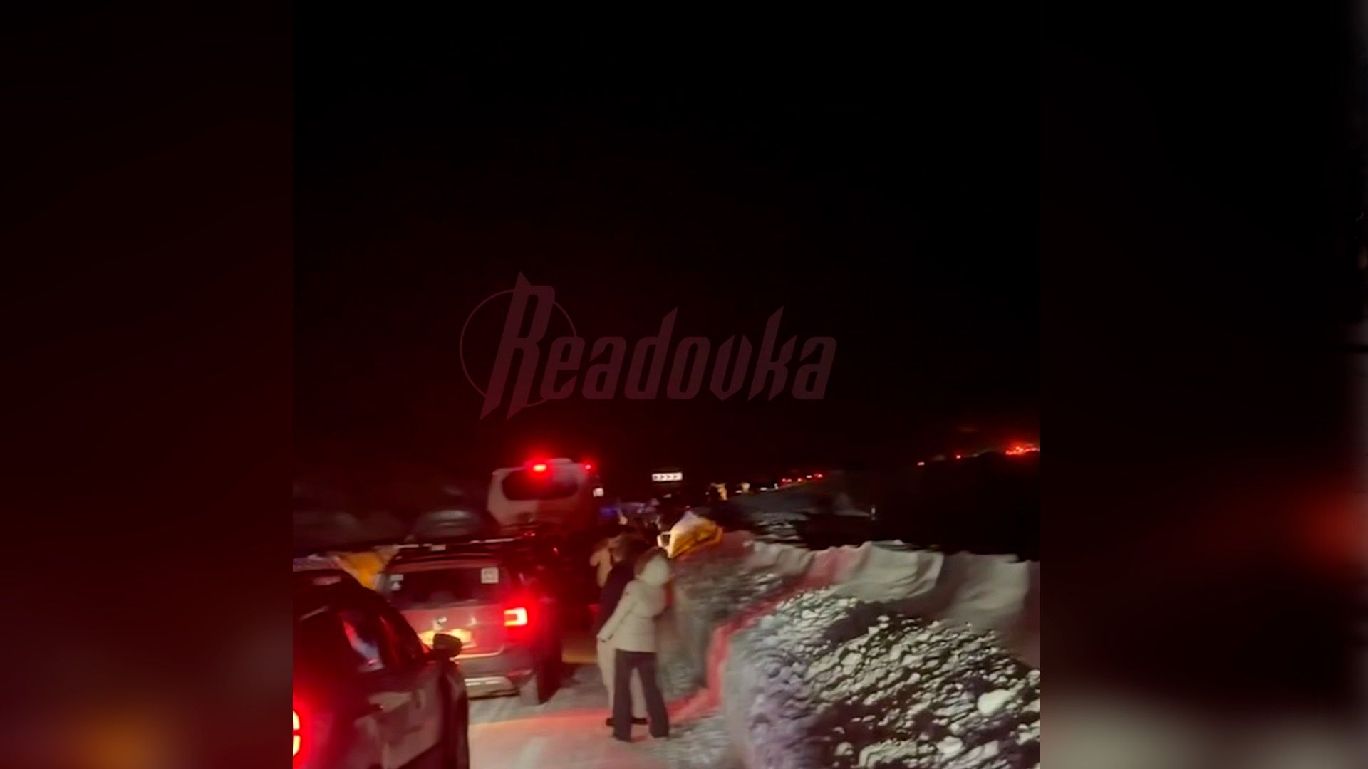 Колонна туристов вырвалась из снежного плена в Териберке
