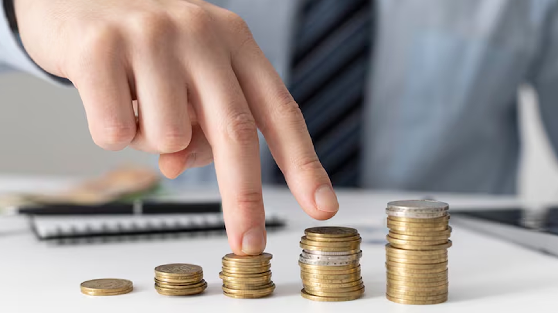 Зарплаты врачей и педагогов выросли более чем на 10% по итогам 2025 года
