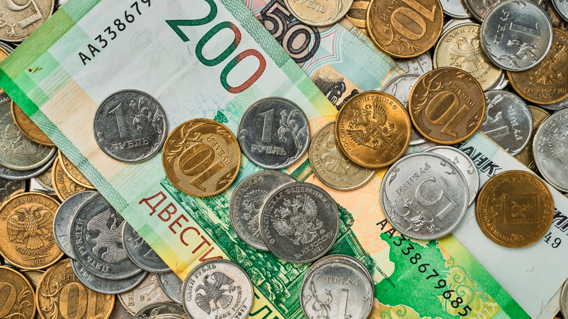 Центробанк РФ снизил ключевую ставку до 15% годовых