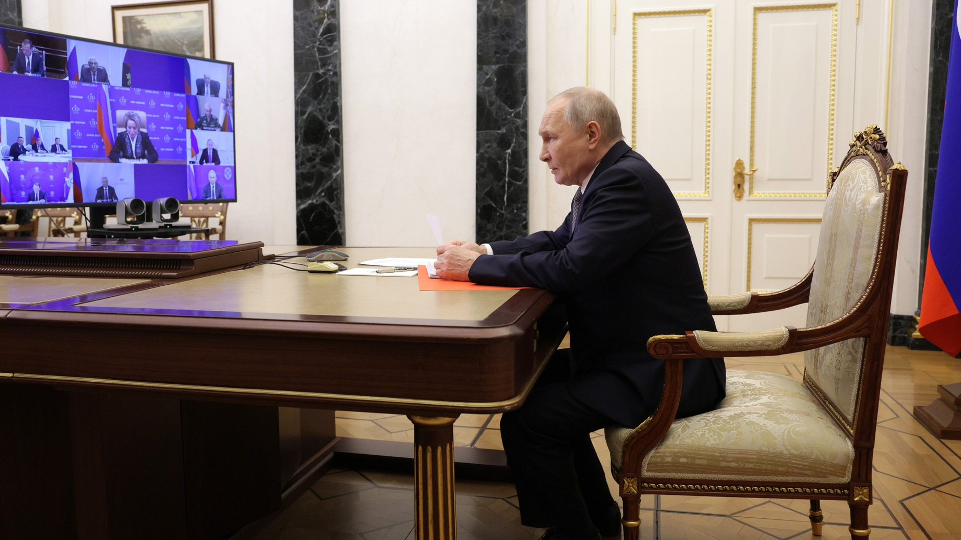 Путин провел совещание с членами Совбеза РФ