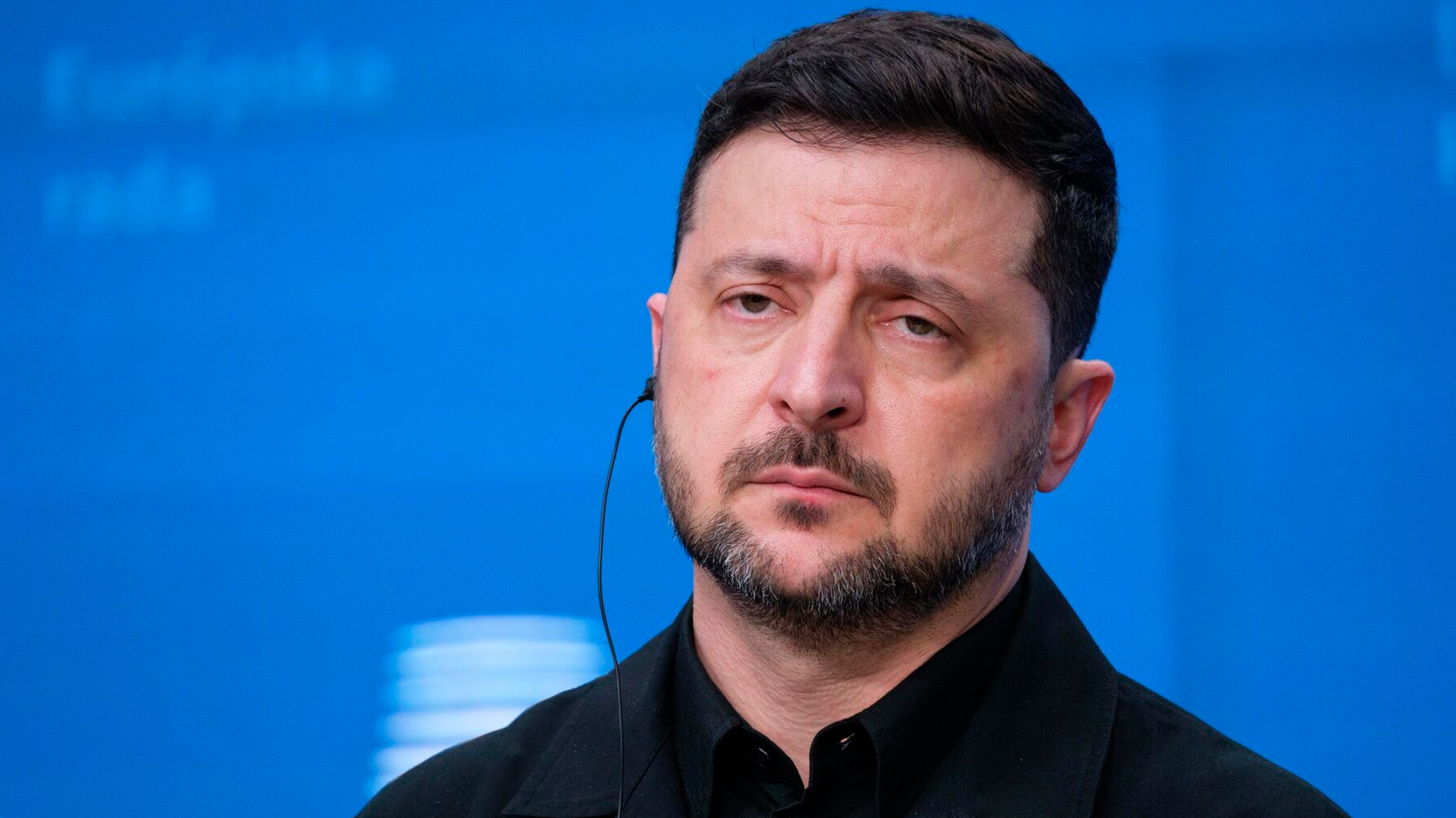Зеленский заявил, что РФ якобы поставила ему ультиматум о выводе ВСУ из Донбасса