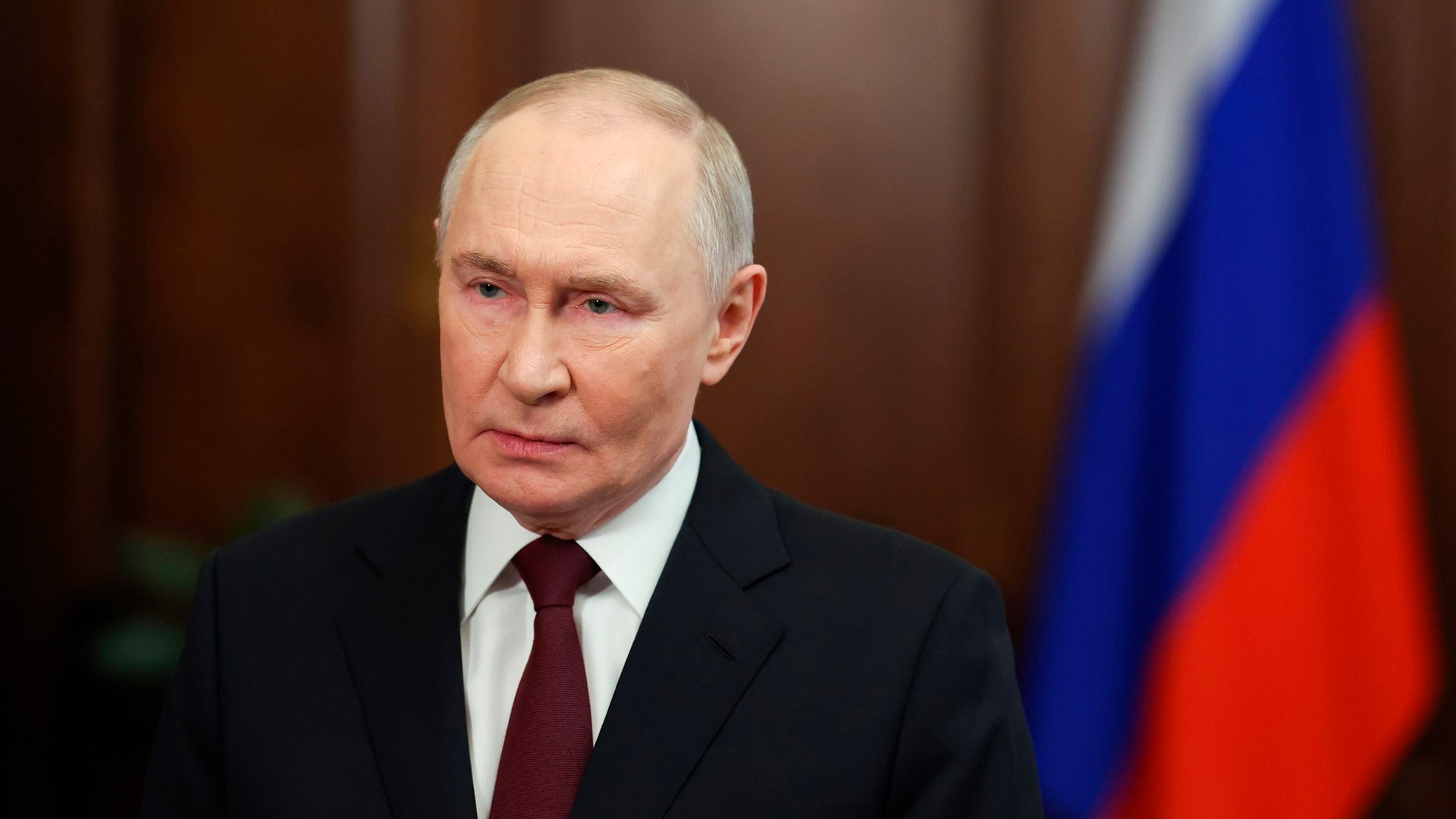 Путин поручил распространить кредитные каникулы на отражающих вторжение в РФ участников СВО