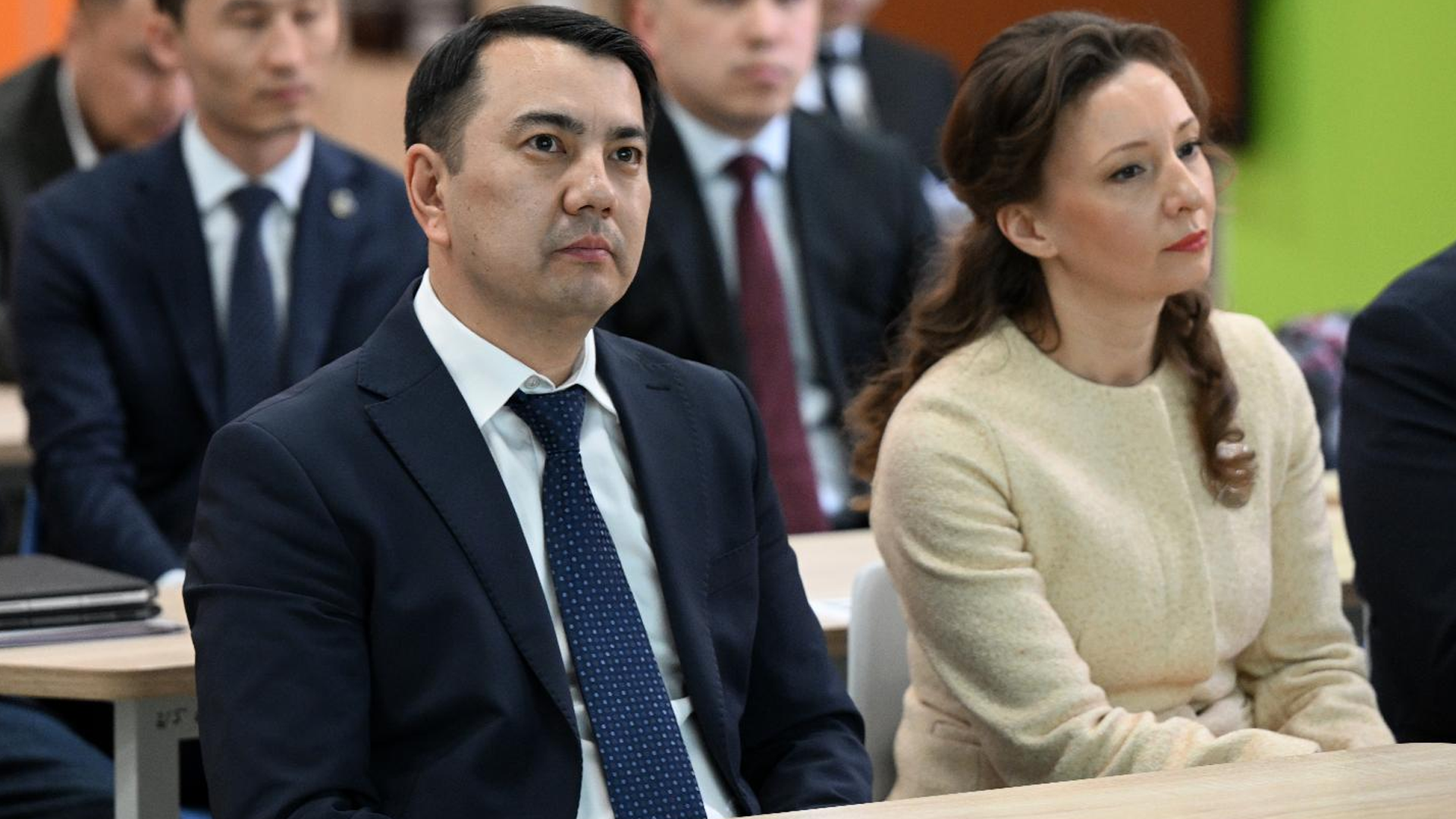 Киргизские депутаты пожаловались на сложность языковых тестов для детей мигрантов