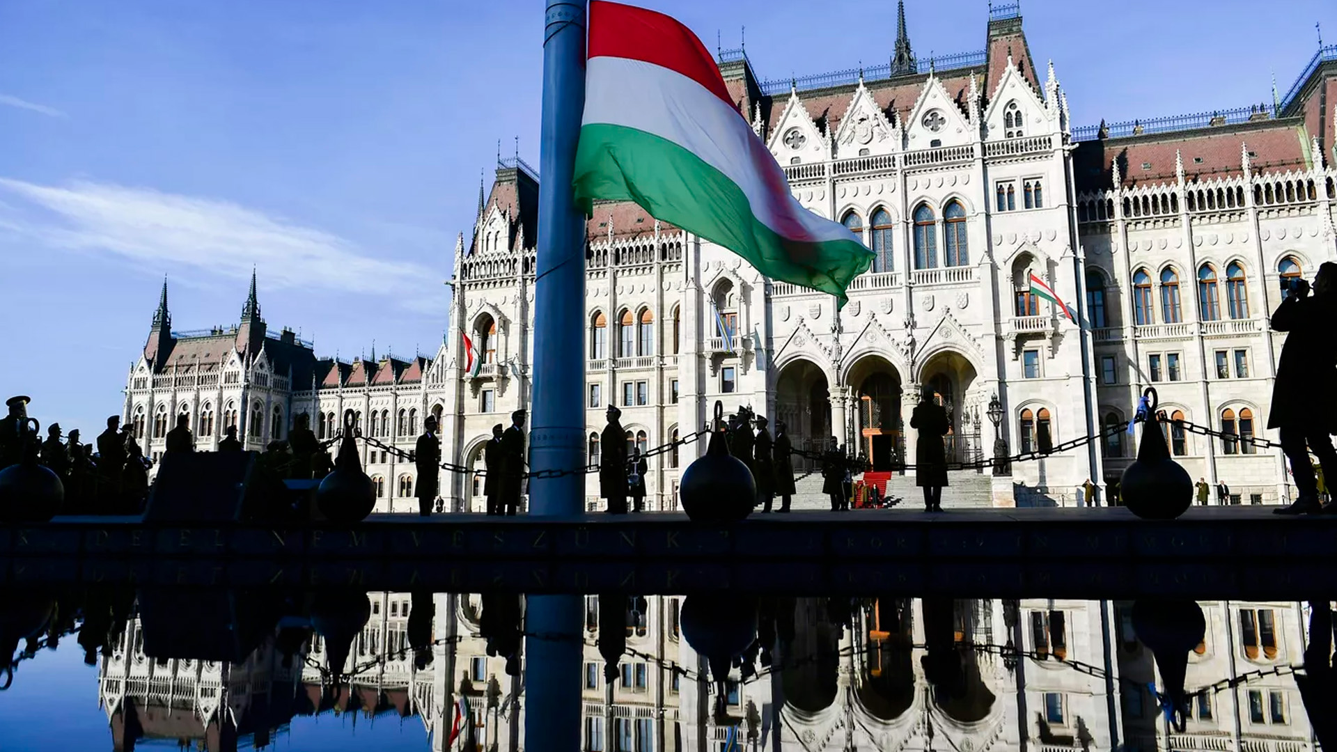 Против украинцев, угрожавших Орбану, Венгрия ввела санкции